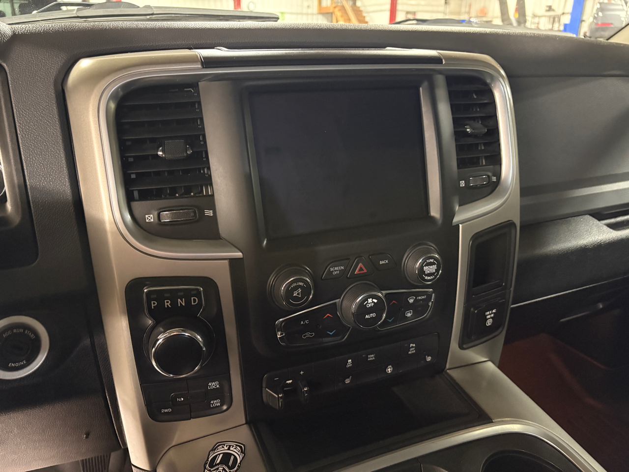 RAM 1500 Classic Warlock 4x4 Crew Cab 5'7" Box 2020