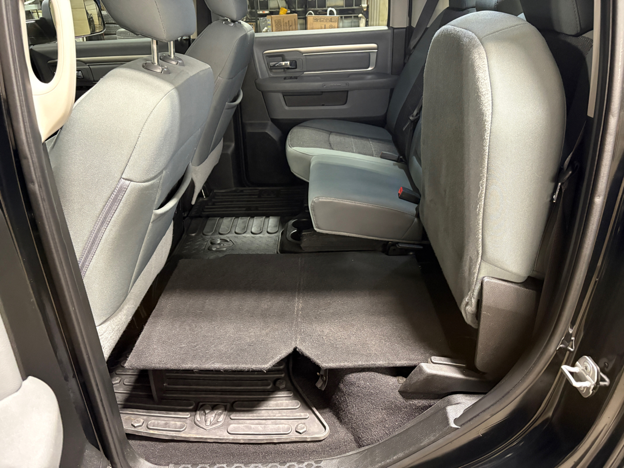 RAM 1500 Classic Warlock 4x4 Crew Cab 5'7" Box 2020