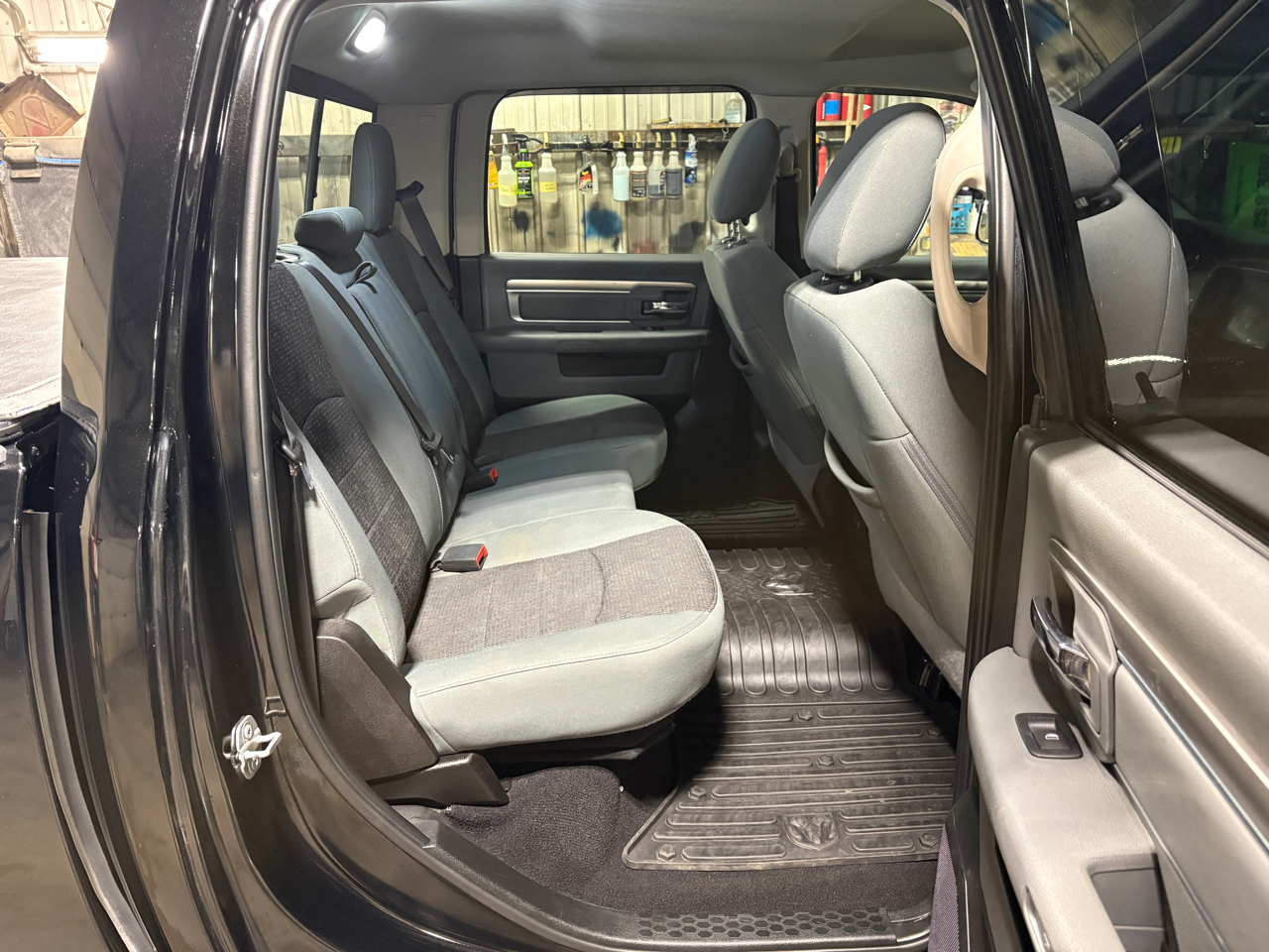 RAM 1500 Classic Warlock 4x4 Crew Cab 5'7" Box 2020