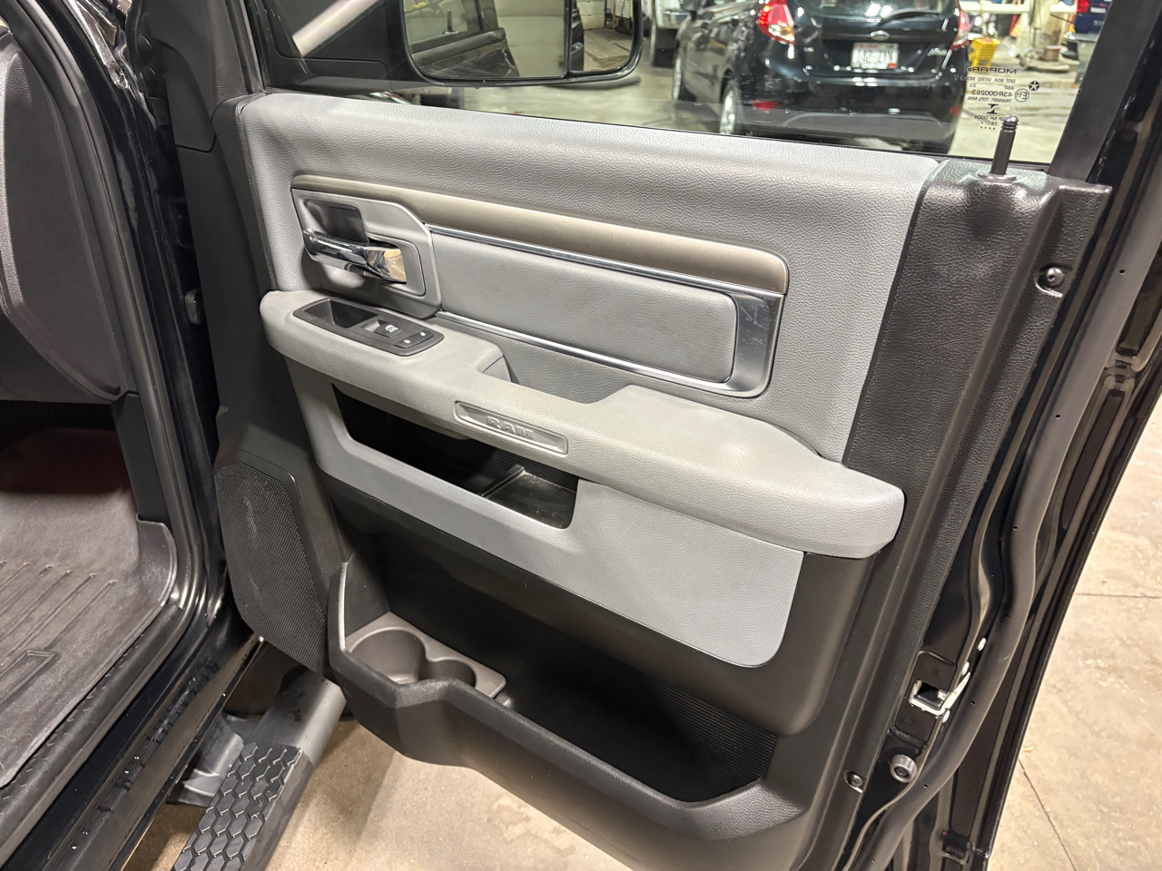 RAM 1500 Classic Warlock 4x4 Crew Cab 5'7" Box 2020