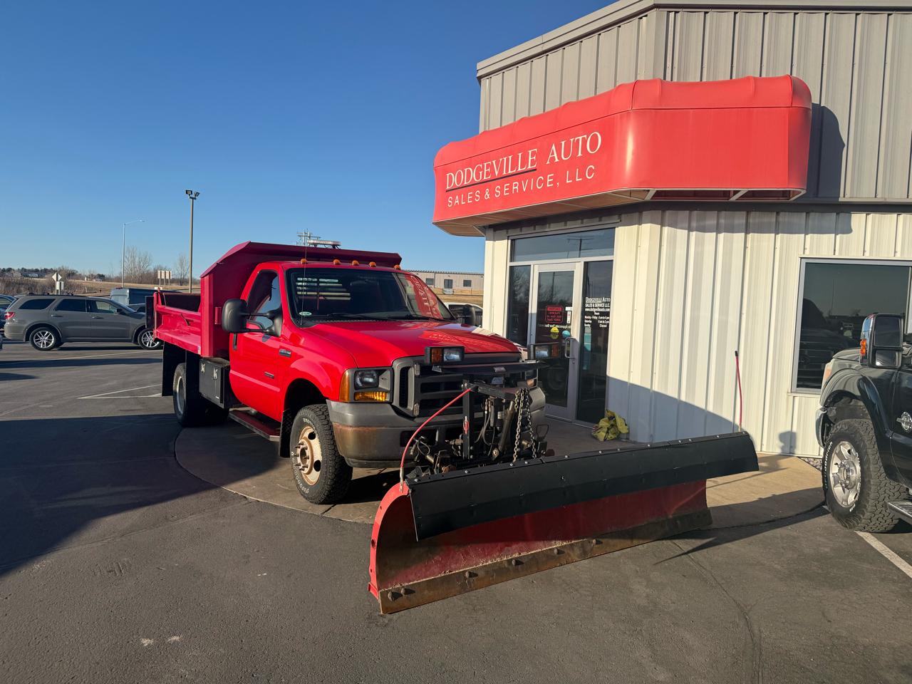 Ford Super Duty F-350 DRW Reg Cab 141" WB 60" CA XL 4WD 2005