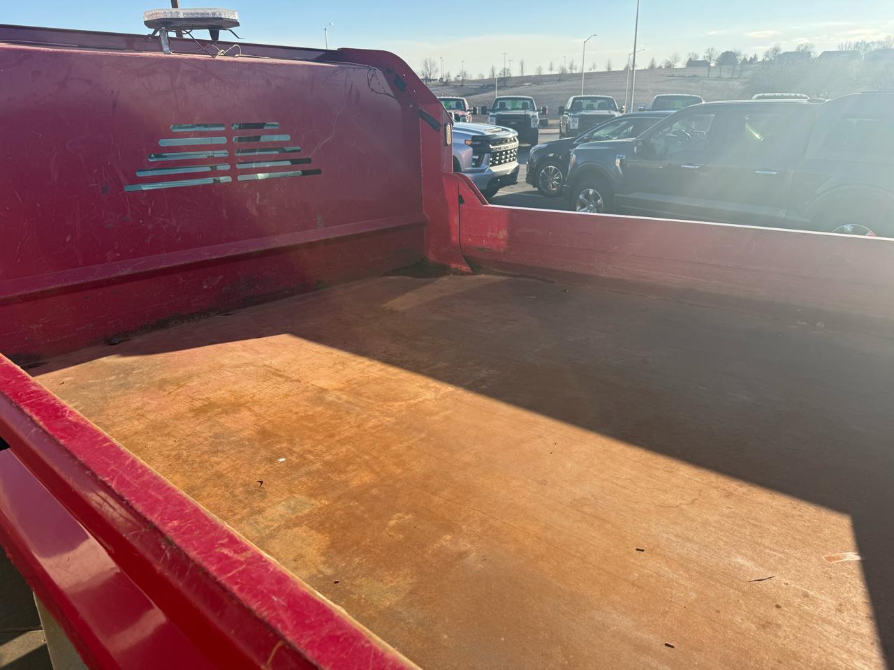 Ford Super Duty F-350 DRW Reg Cab 141" WB 60" CA XL 4WD 2005