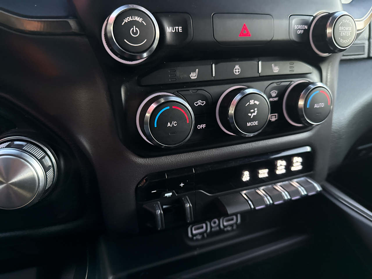 RAM 1500 Sport 4x4 Crew Cab 6'4" Box 2021