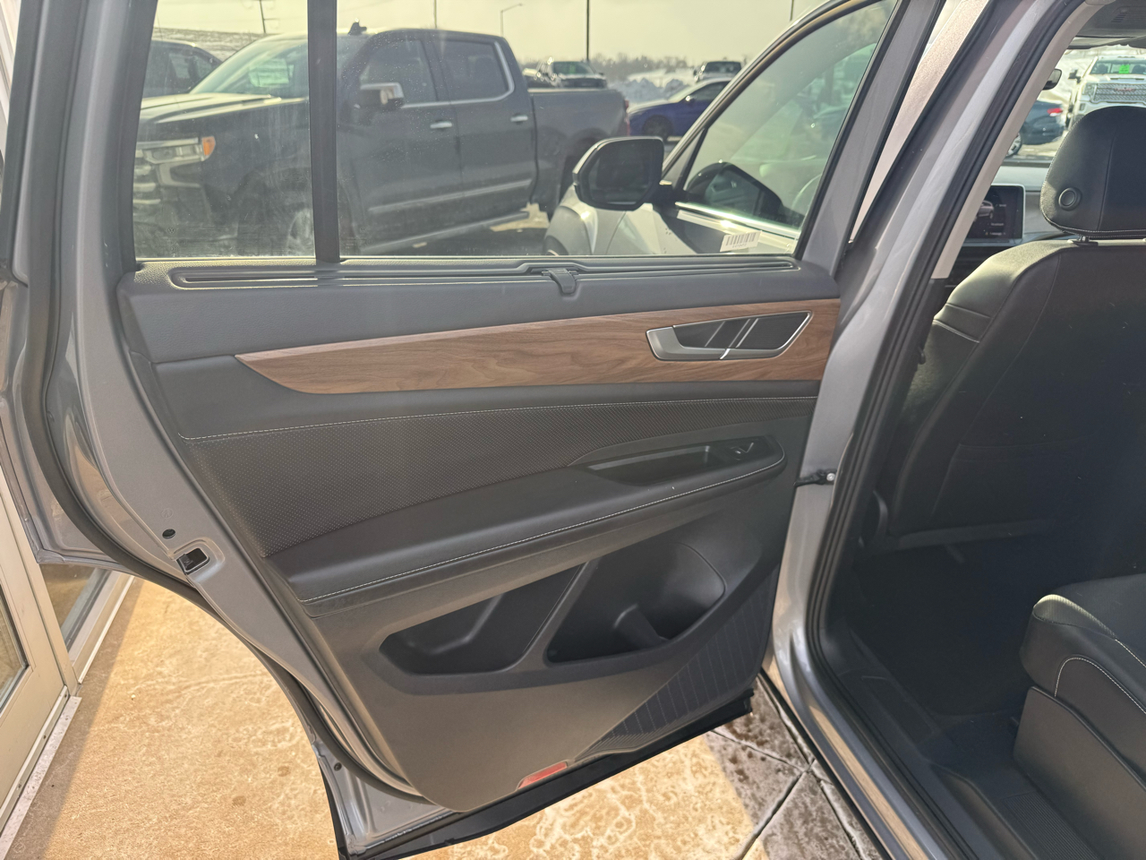 Volkswagen Atlas 2.0T SE w/Technology 4MOTION 2025