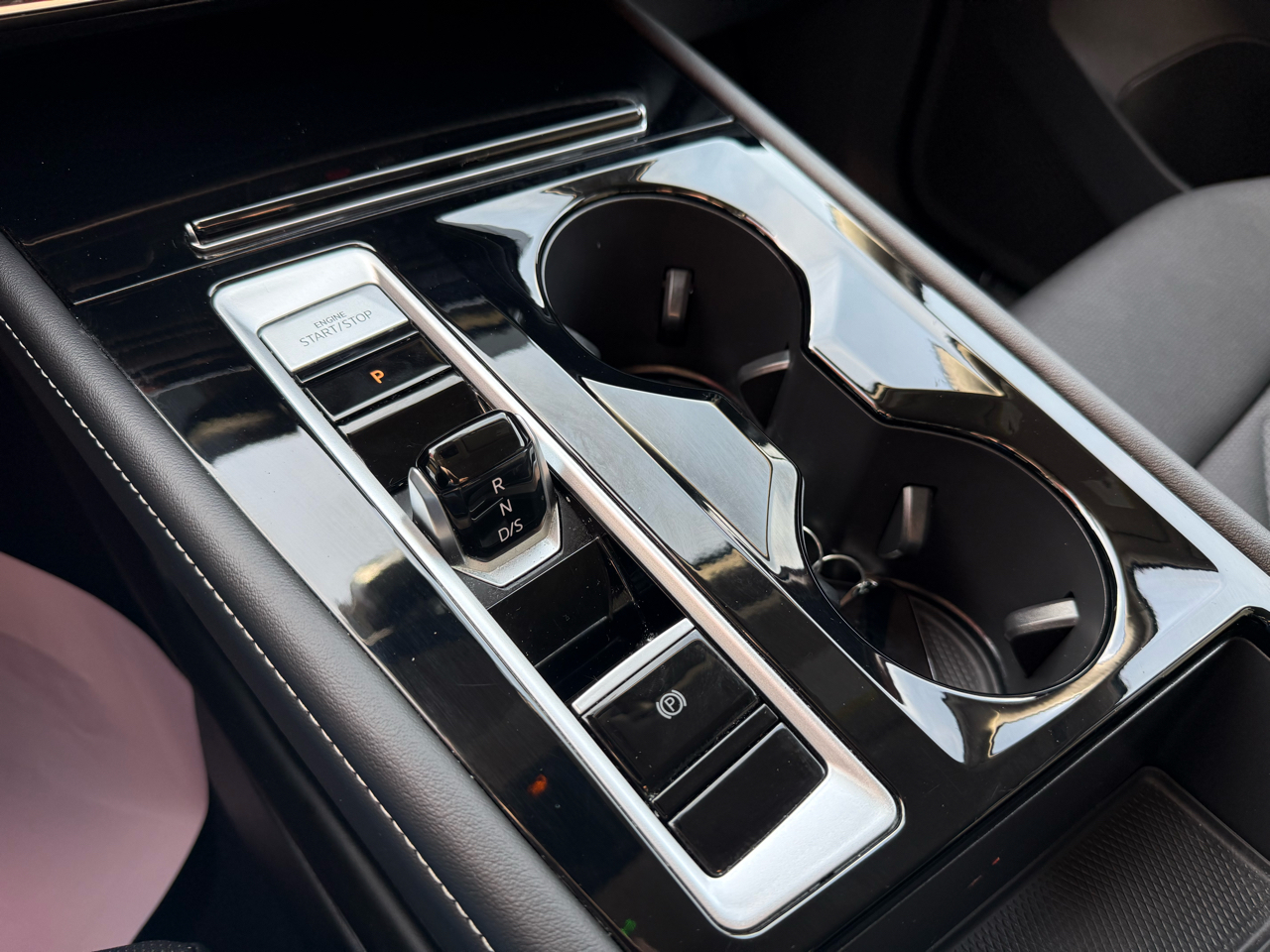 Volkswagen Atlas 2.0T SE w/Technology 4MOTION 2025