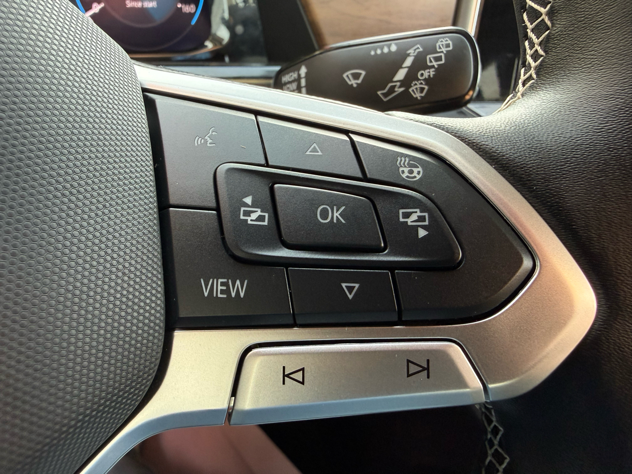 Volkswagen Atlas 2.0T SE w/Technology 4MOTION 2025