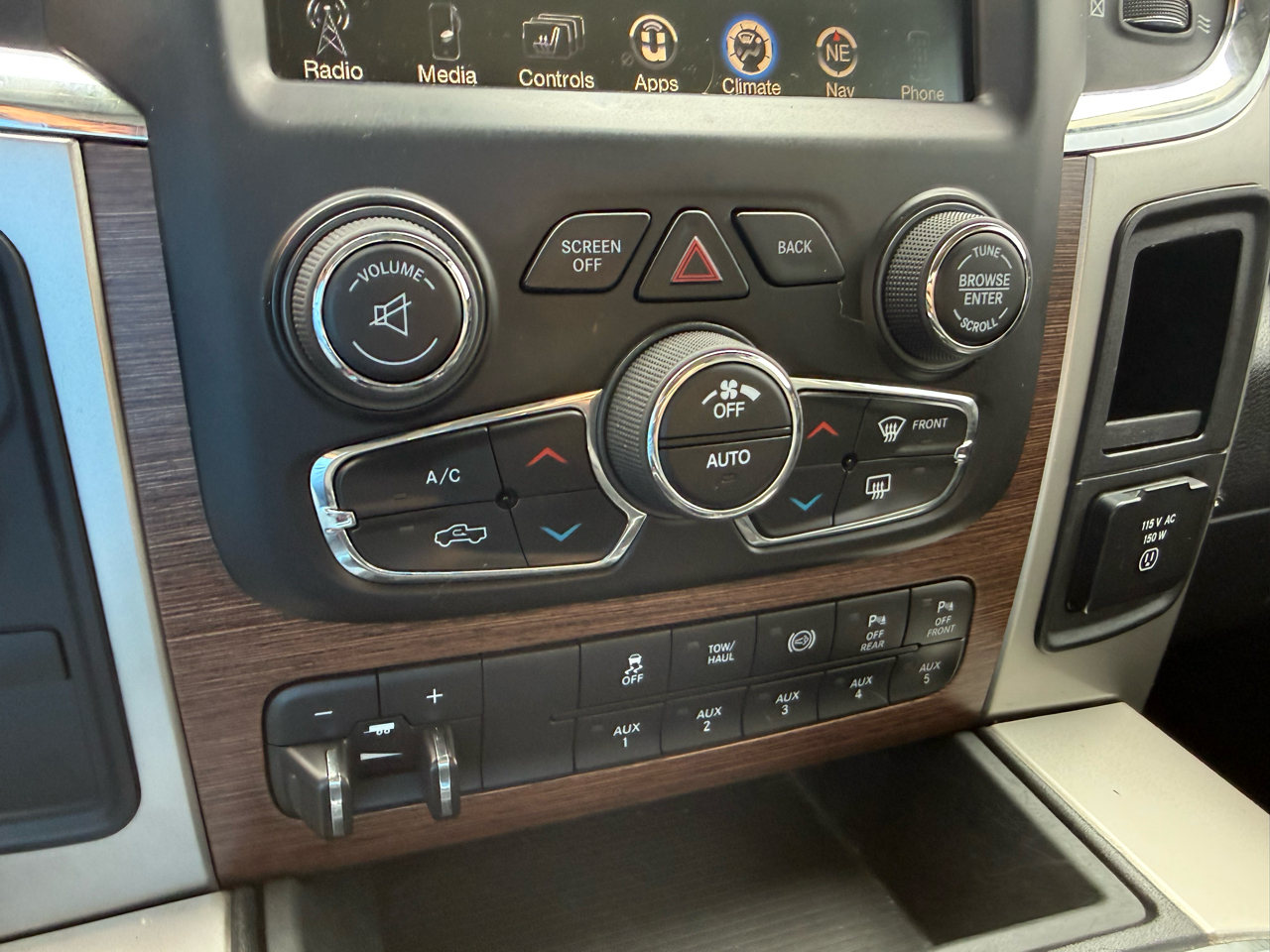 RAM 2500 Laramie 4x4 Crew Cab 6'4" Box 2017