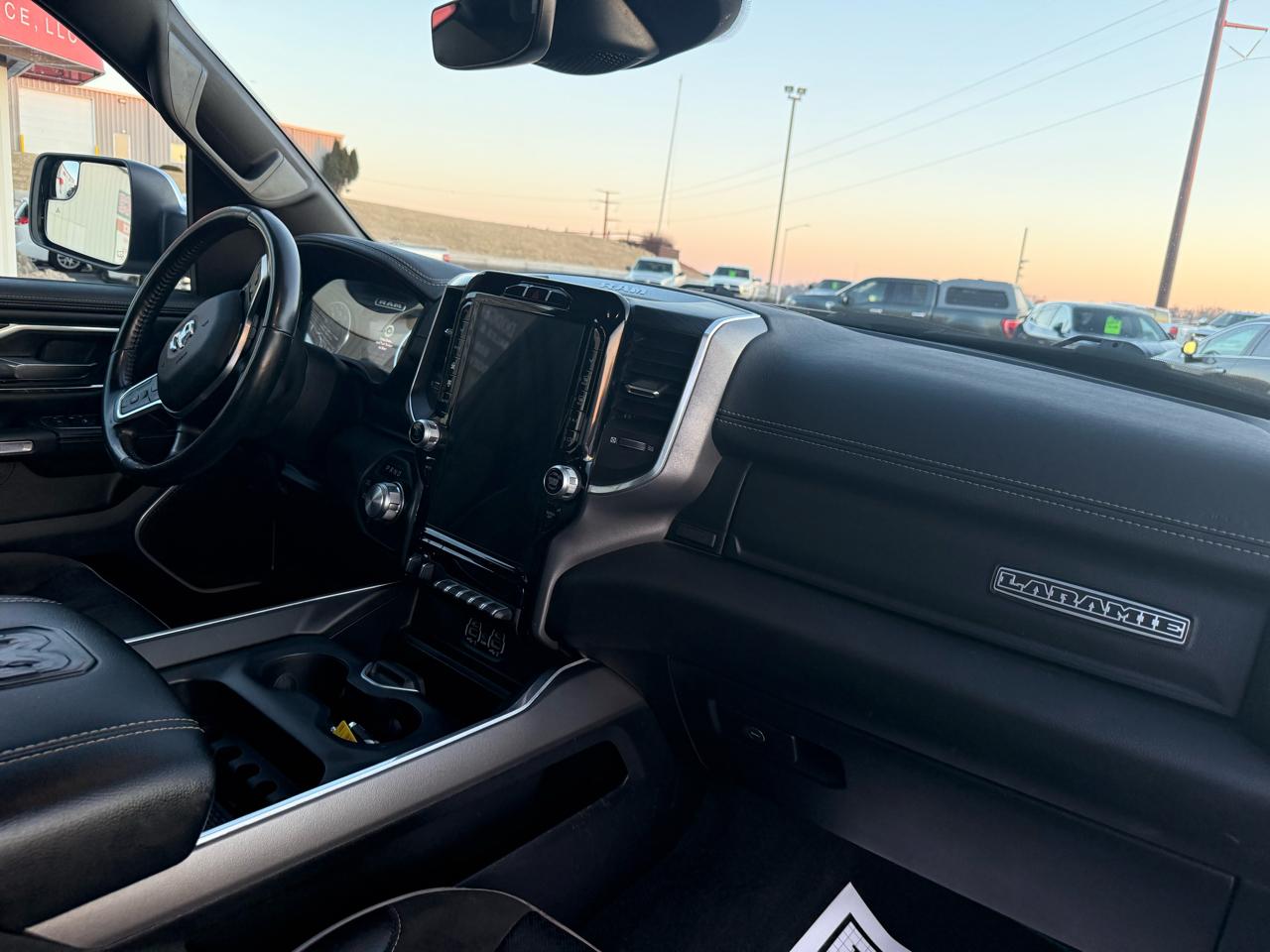 RAM 1500 Laramie 4x4 Crew Cab 6'4" Box 2023