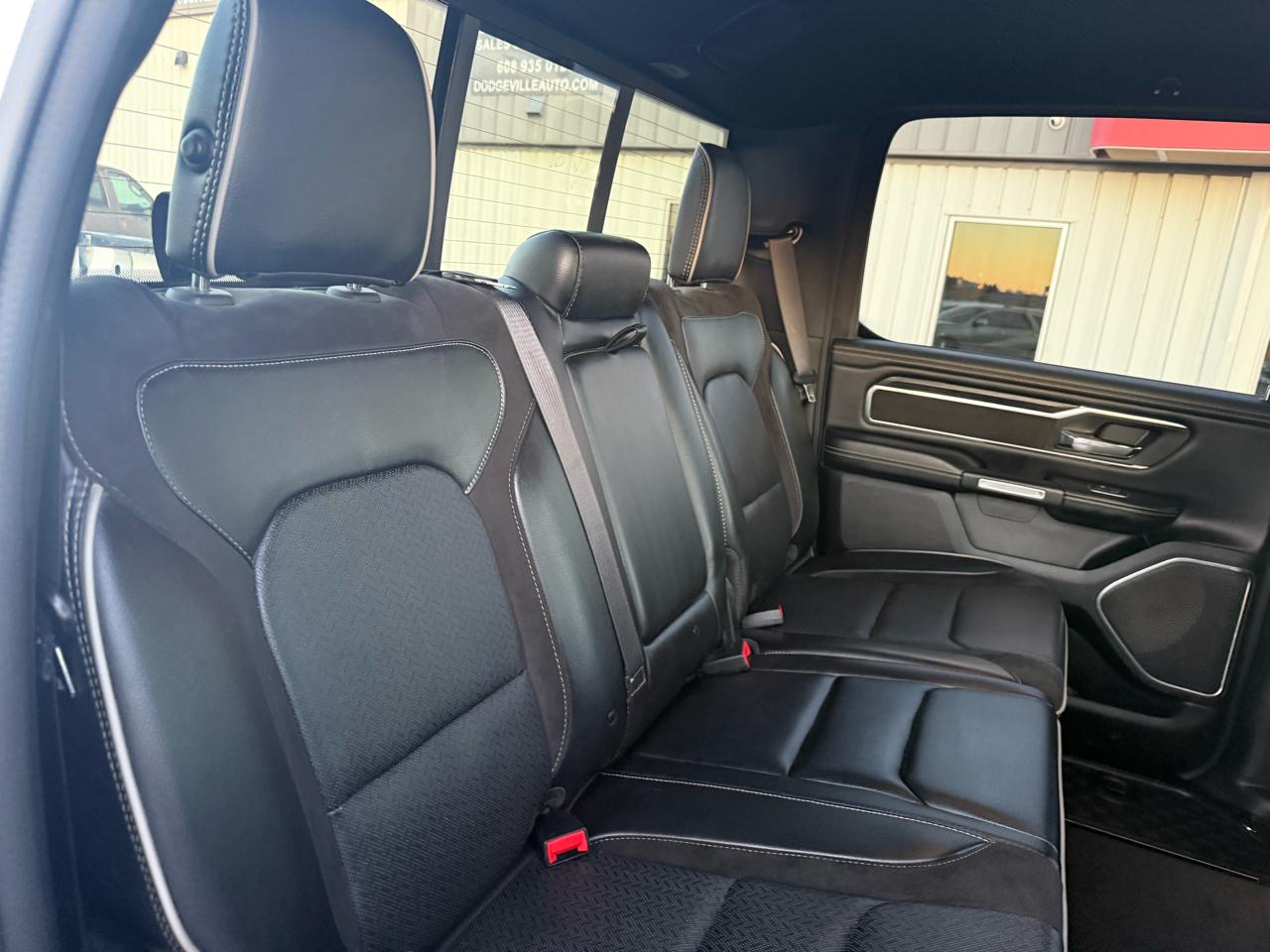 RAM 1500 Laramie 4x4 Crew Cab 6'4" Box 2023