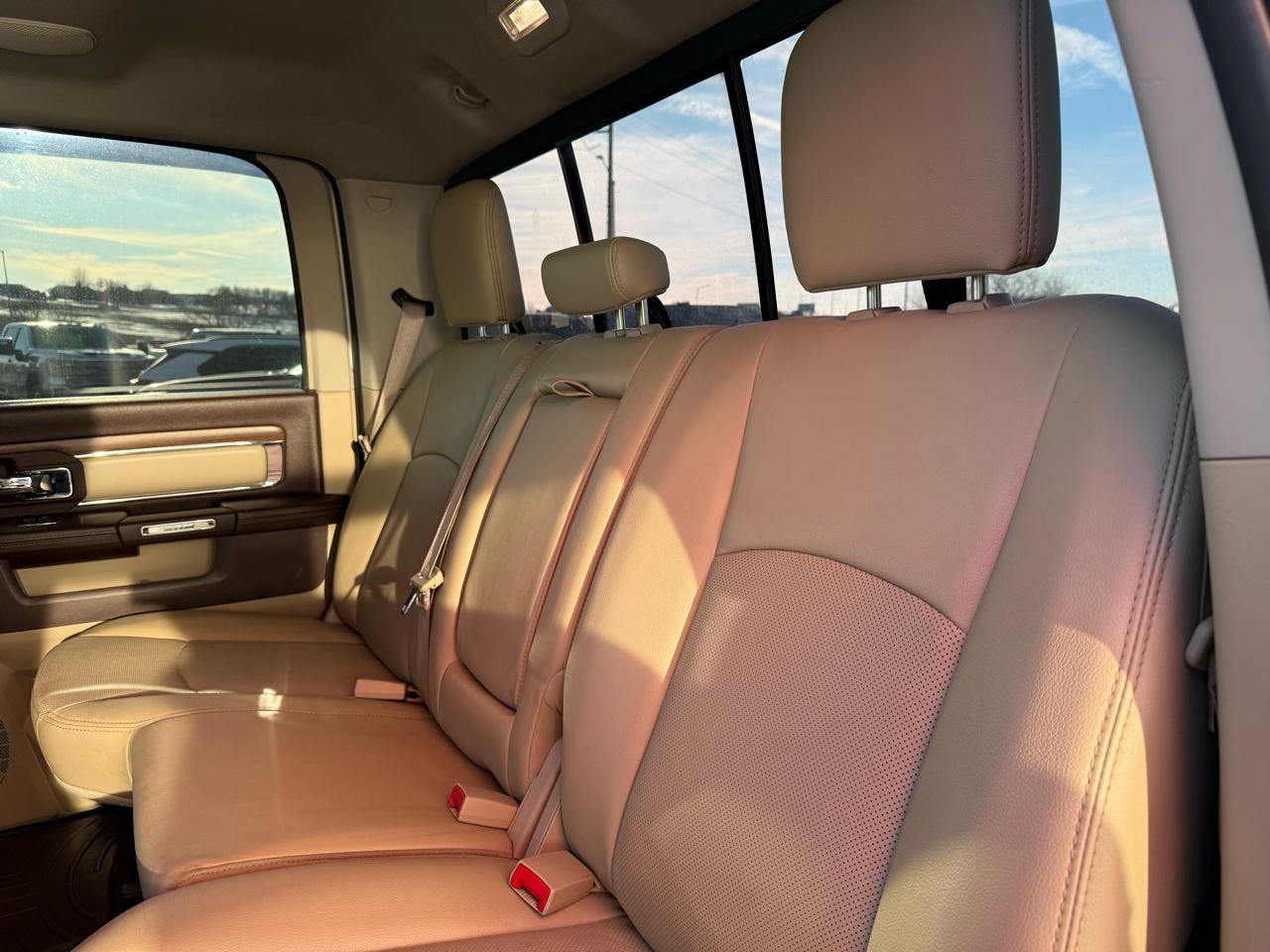 RAM 2500 Laramie 4x4 Crew Cab 6'4" Box 2017