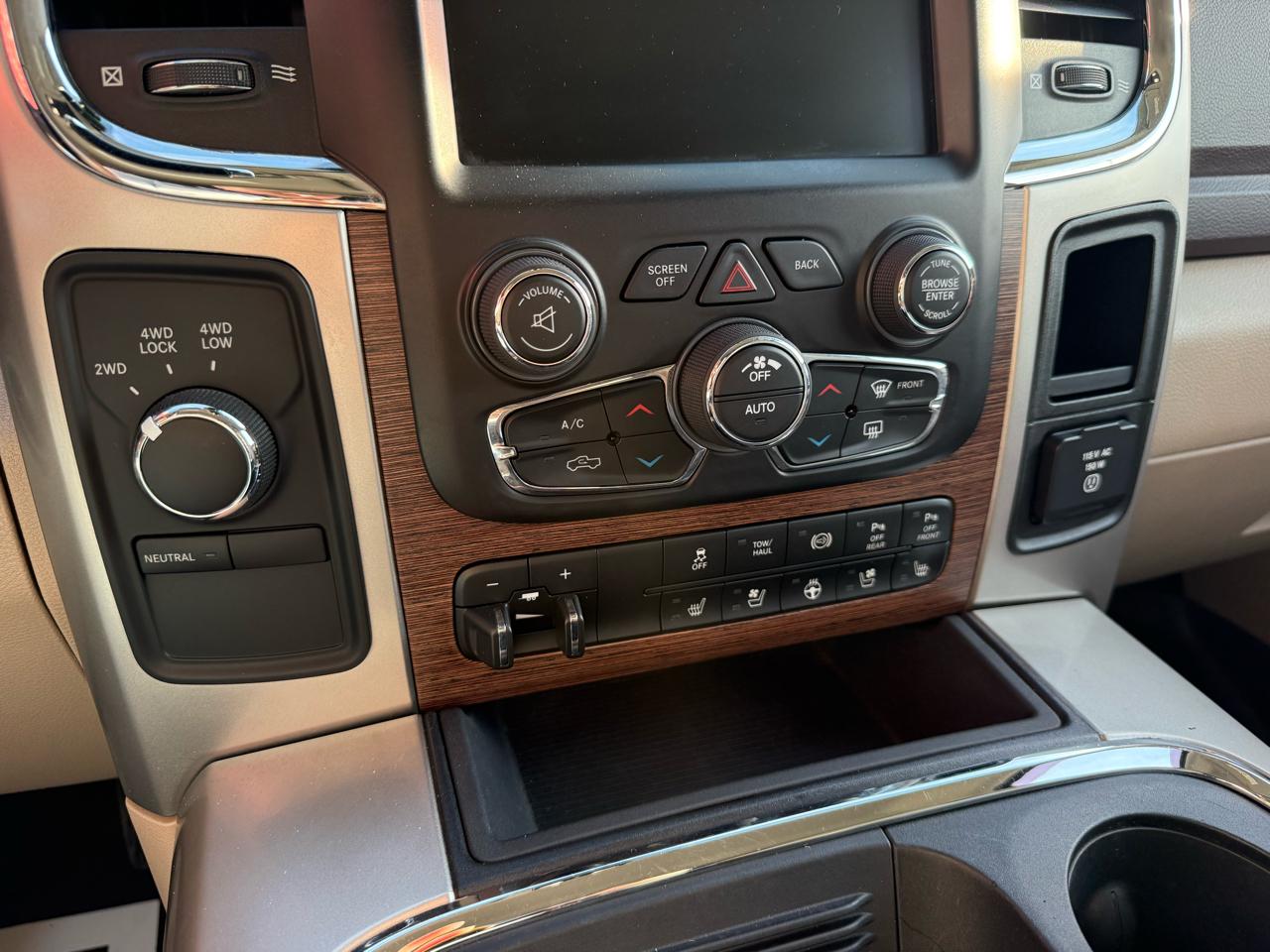 RAM 2500 Laramie 4x4 Crew Cab 6'4" Box 2017