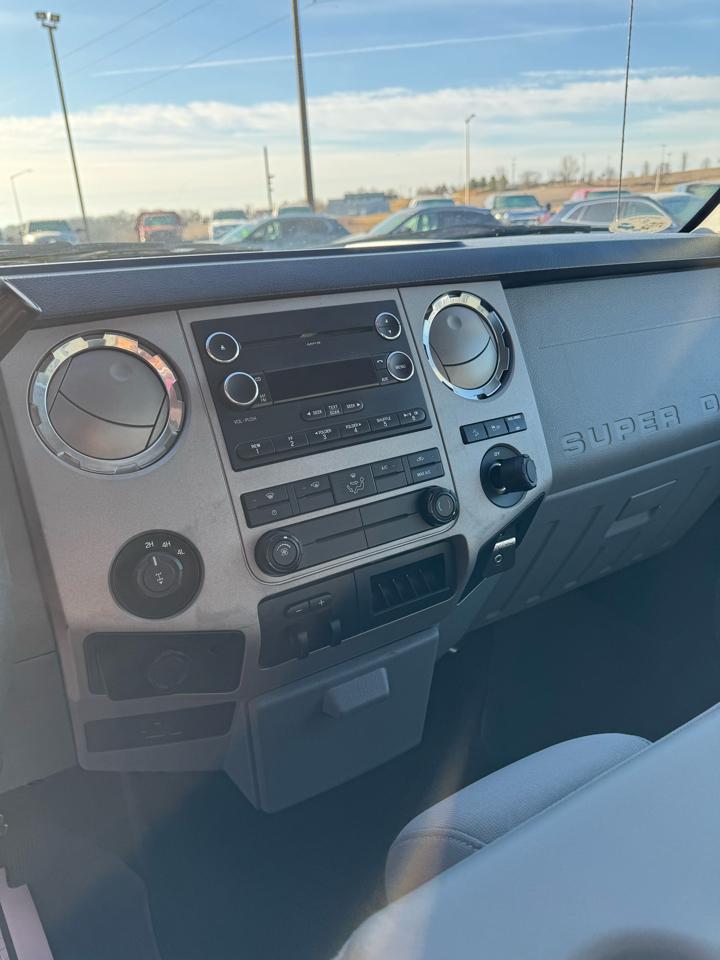 Ford Super Duty F-350 SRW XLT 4WD SuperCab 8' Box 2014