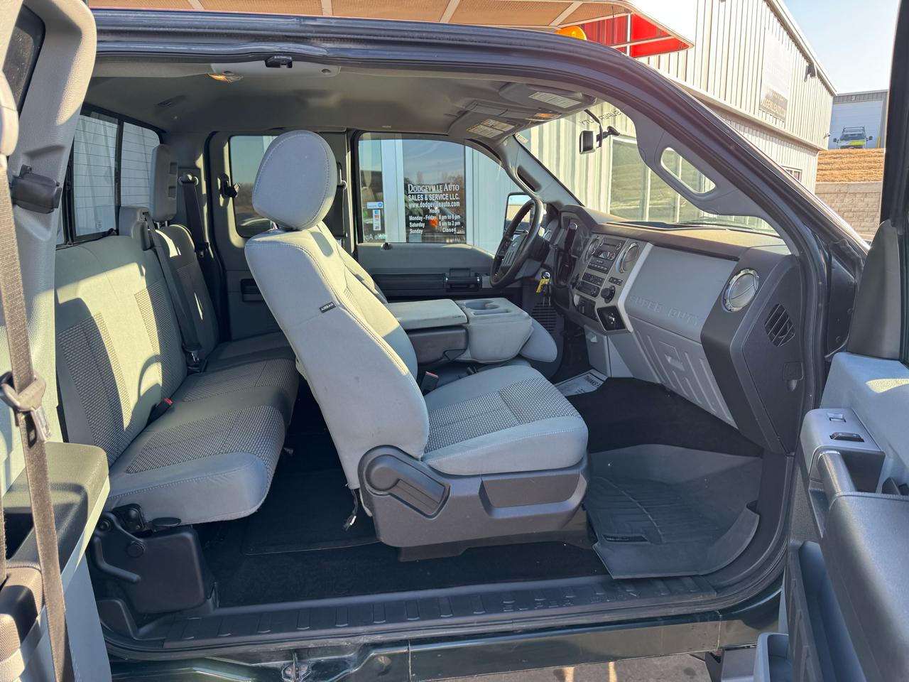 Ford Super Duty F-350 SRW XLT 4WD SuperCab 8' Box 2014