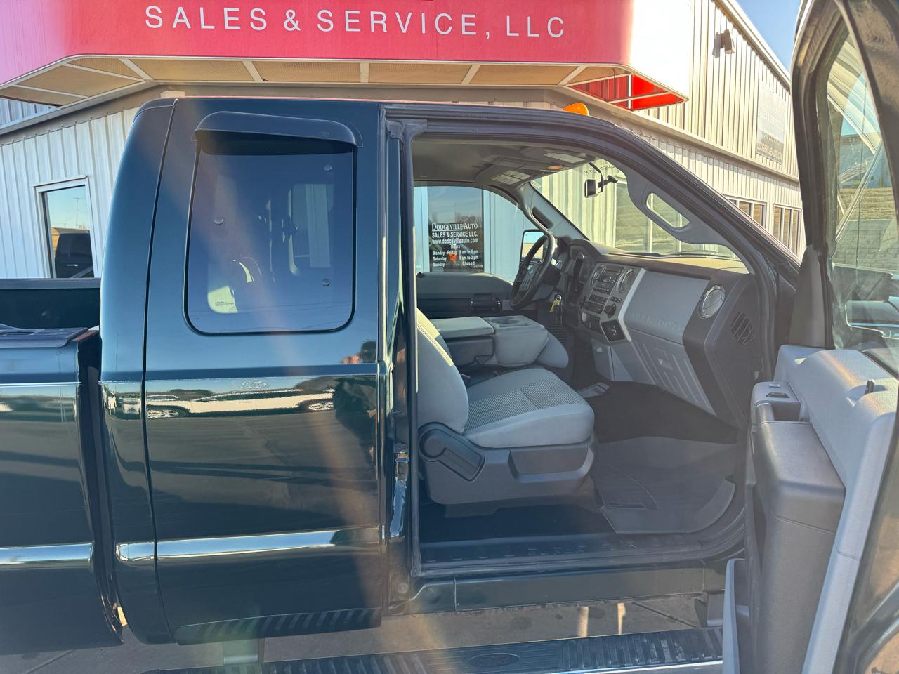 Ford Super Duty F-350 SRW XLT 4WD SuperCab 8' Box 2014