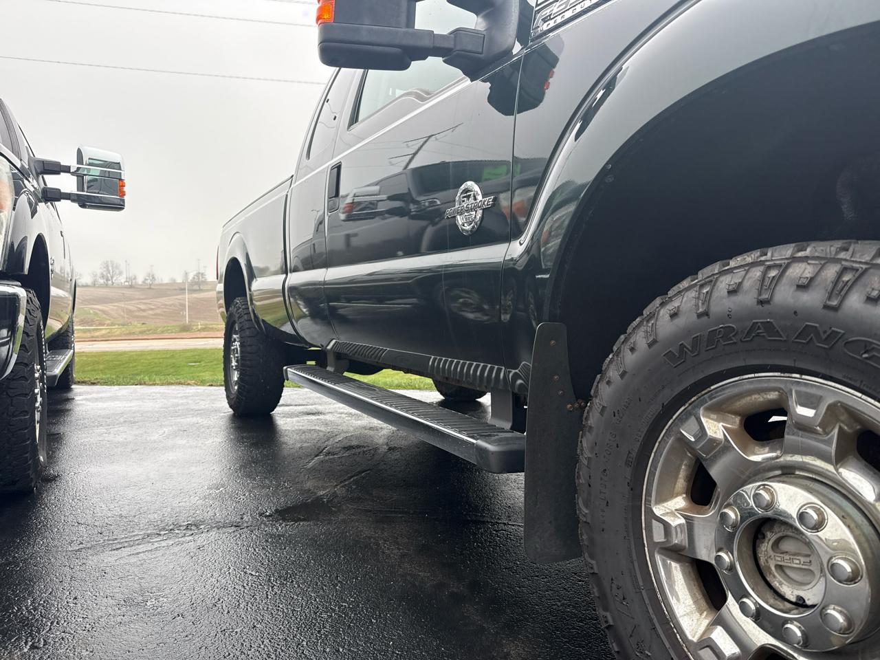 Ford Super Duty F-350 SRW XLT 4WD SuperCab 8' Box 2014