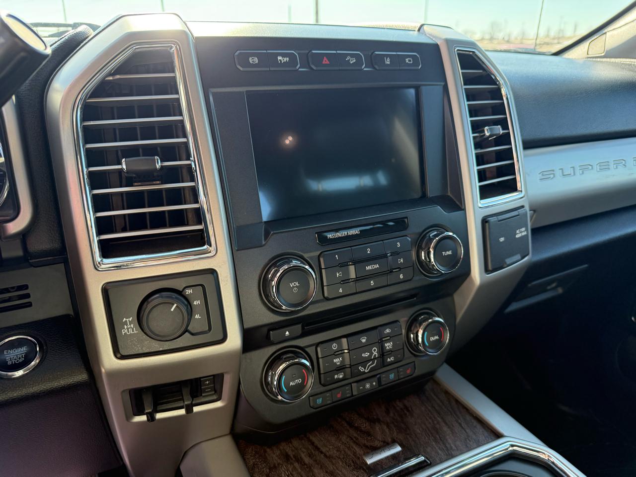 Ford Super Duty F-250 SRW Lariat 4WD Crew Cab 6.75' Box 2017