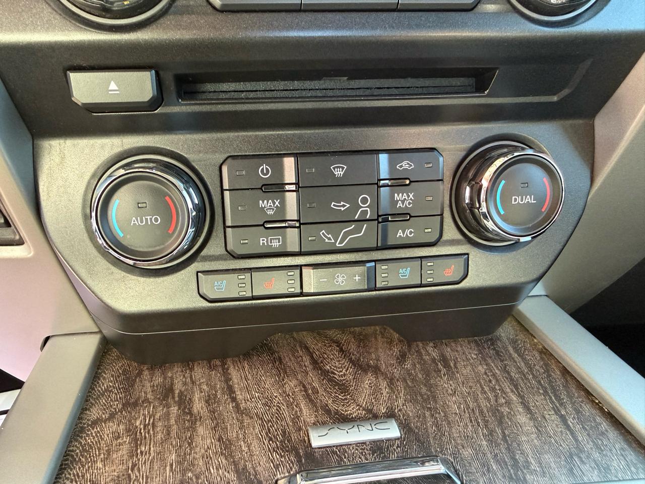 Ford Super Duty F-250 SRW Lariat 4WD Crew Cab 6.75' Box 2017