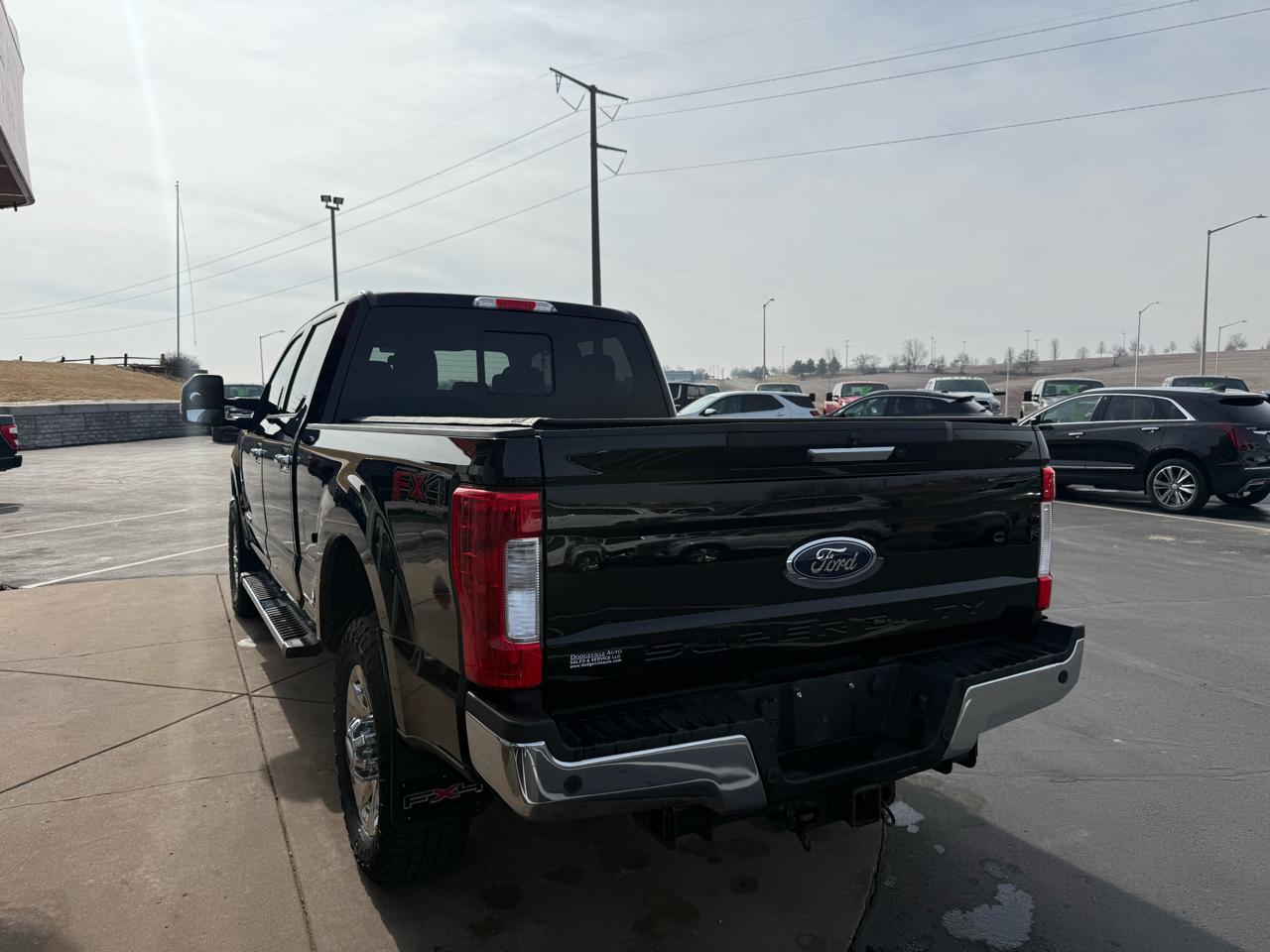 Ford Super Duty F-250 SRW Lariat 4WD Crew Cab 6.75' Box 2017