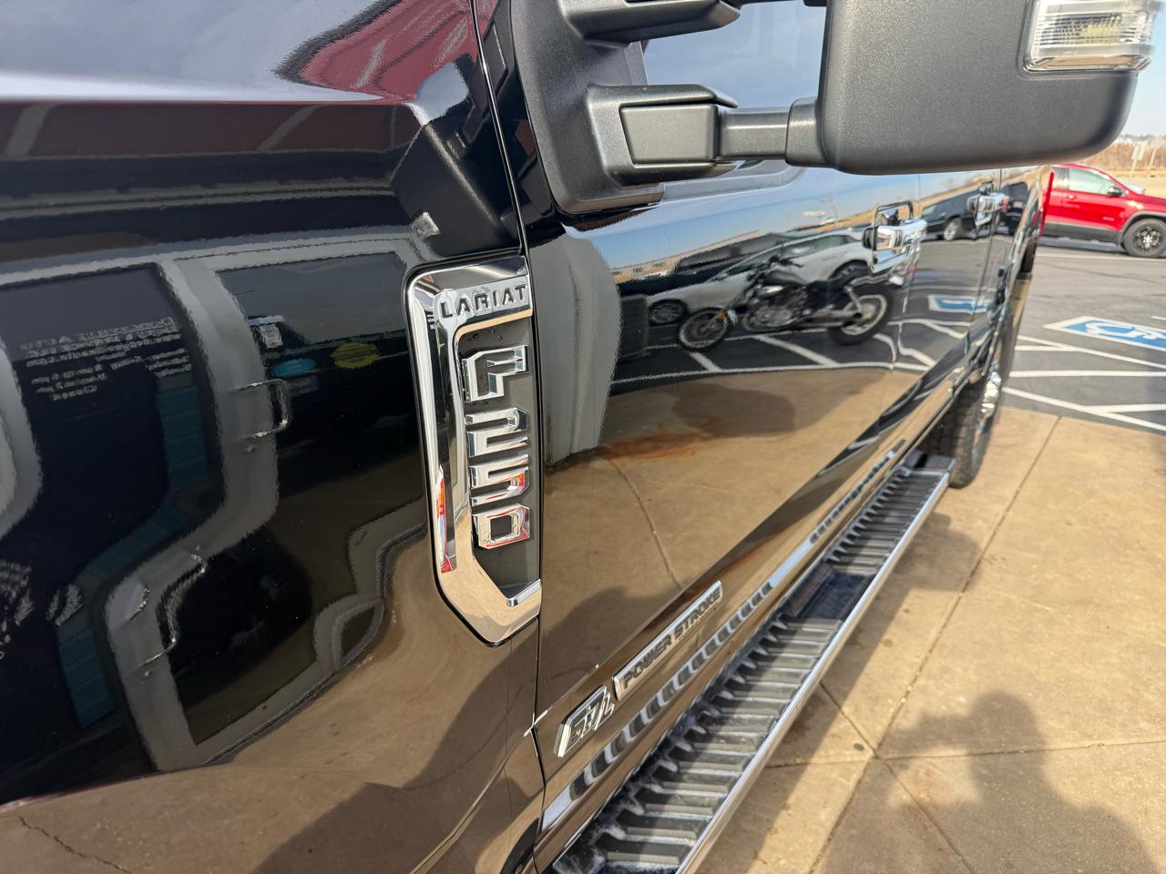 Ford Super Duty F-250 SRW Lariat 4WD Crew Cab 6.75' Box 2017