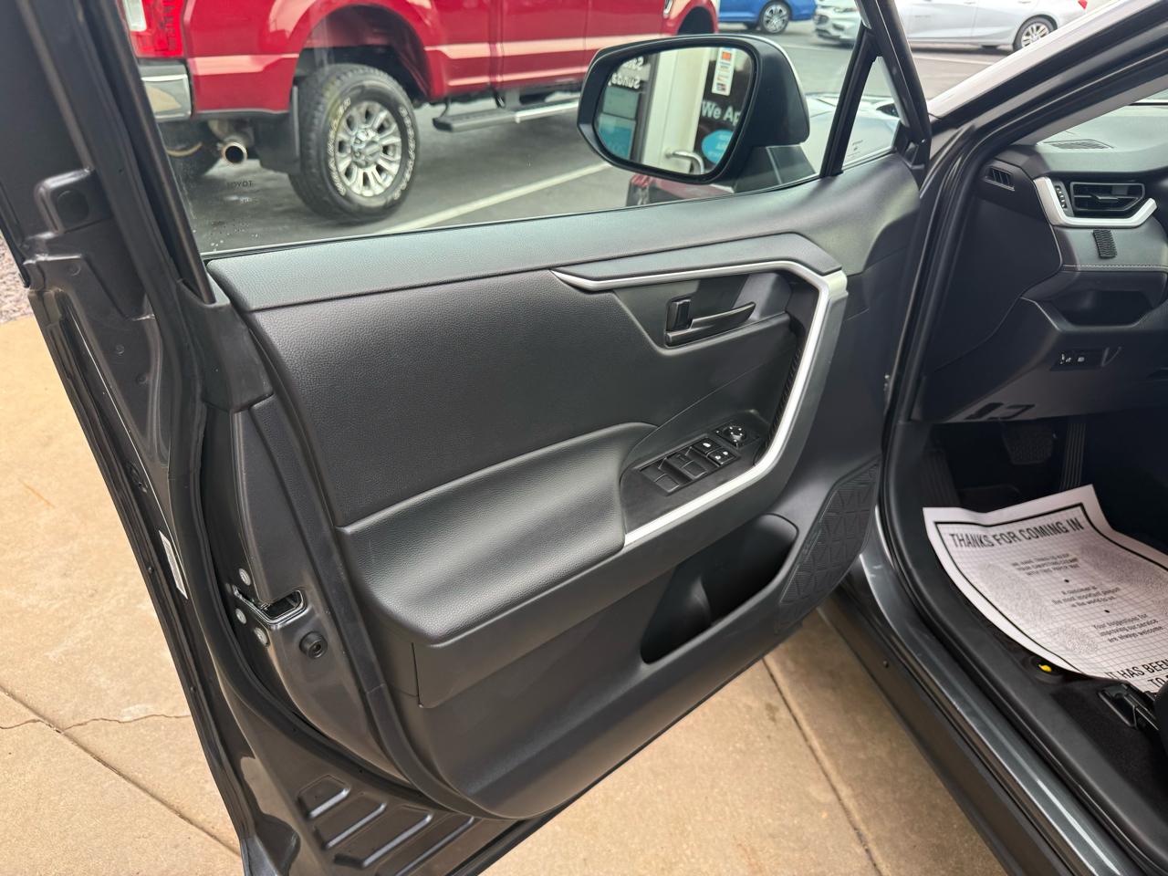 Toyota RAV4 Hybrid LE AWD (Natl) 2023