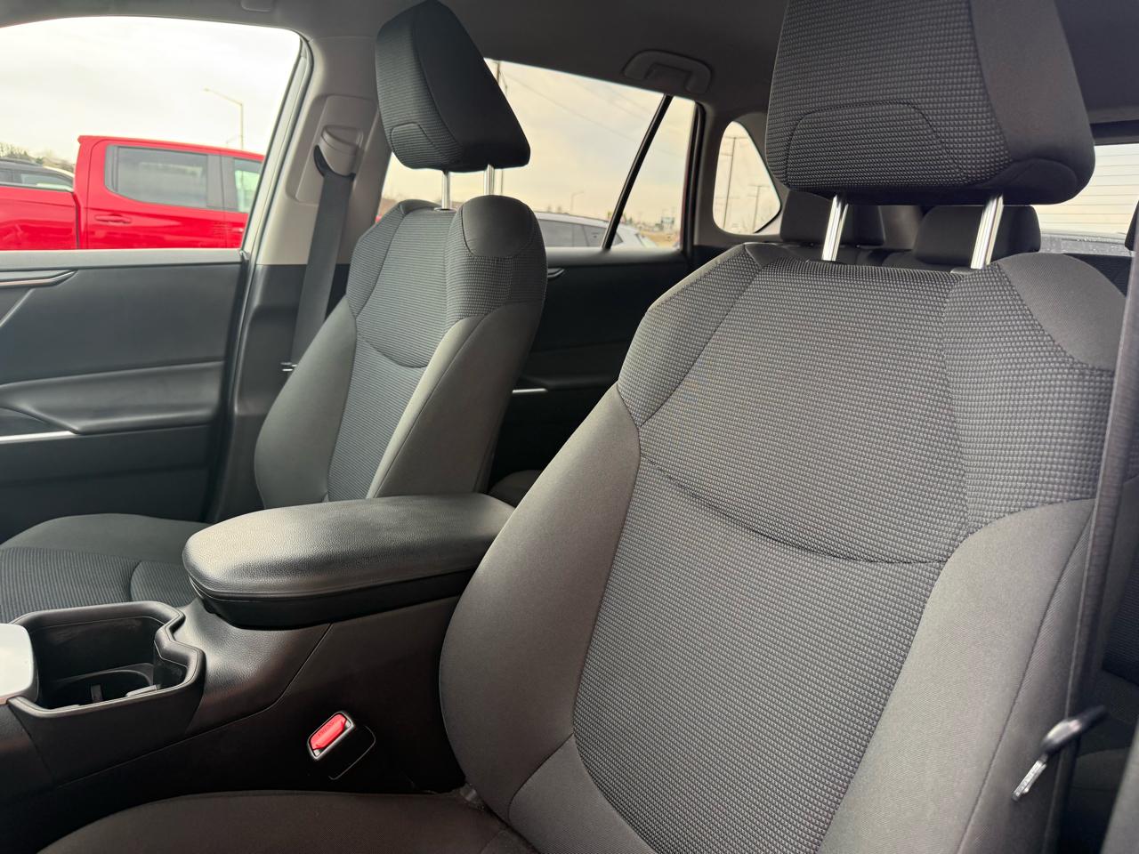 Toyota RAV4 Hybrid LE AWD (Natl) 2023