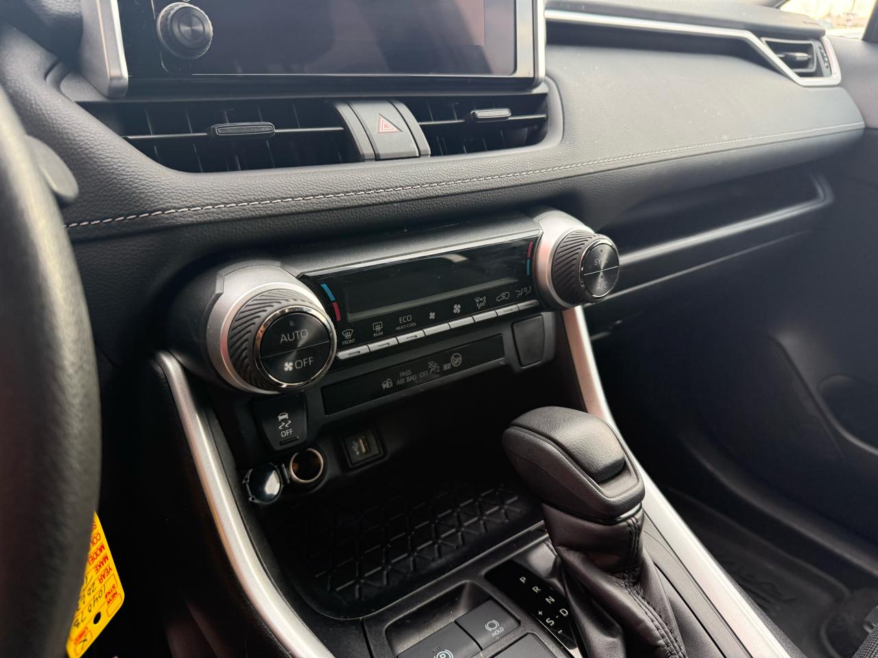 Toyota RAV4 Hybrid LE AWD (Natl) 2023