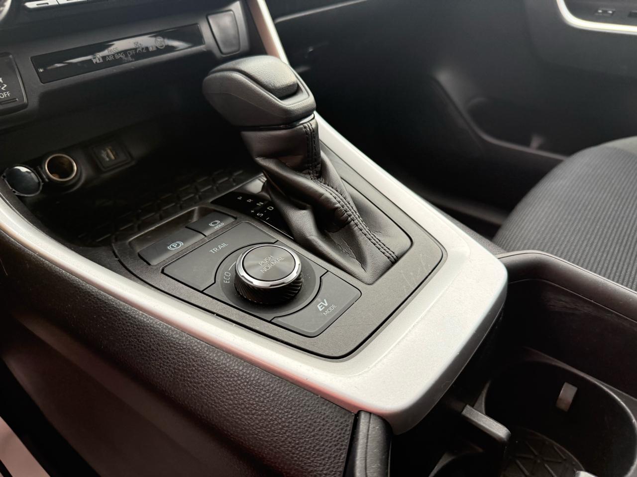 Toyota RAV4 Hybrid LE AWD (Natl) 2023