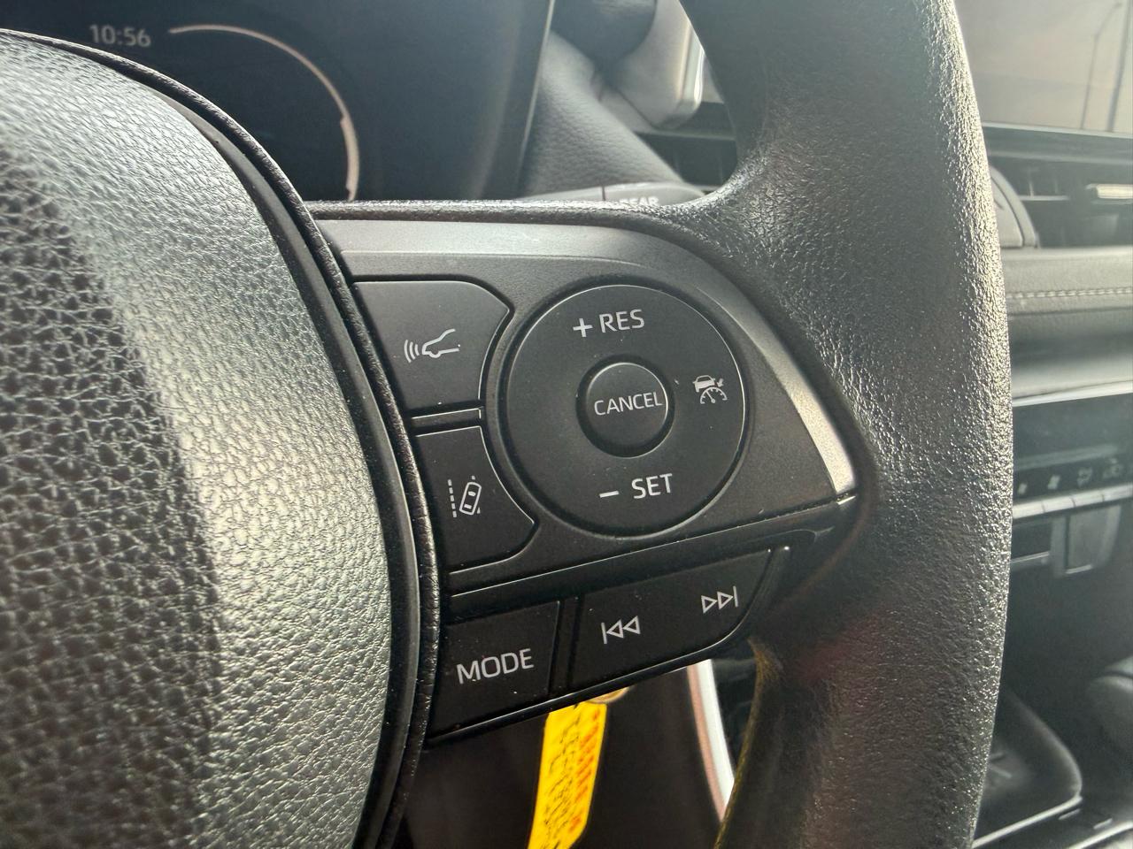 Toyota RAV4 Hybrid LE AWD (Natl) 2023