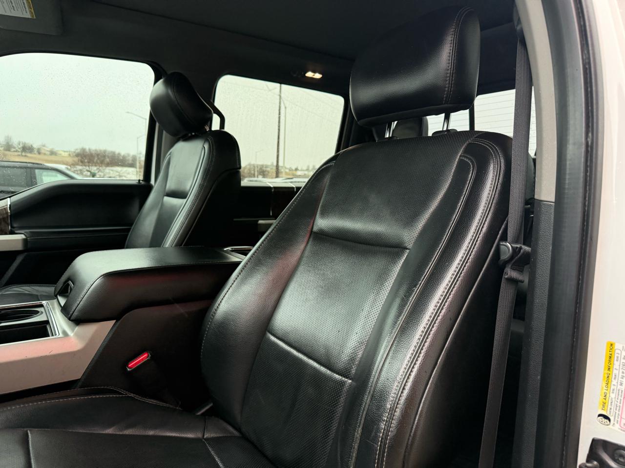 Ford Super Duty F-250 SRW Lariat 4WD Crew Cab 6.75' Box 2017