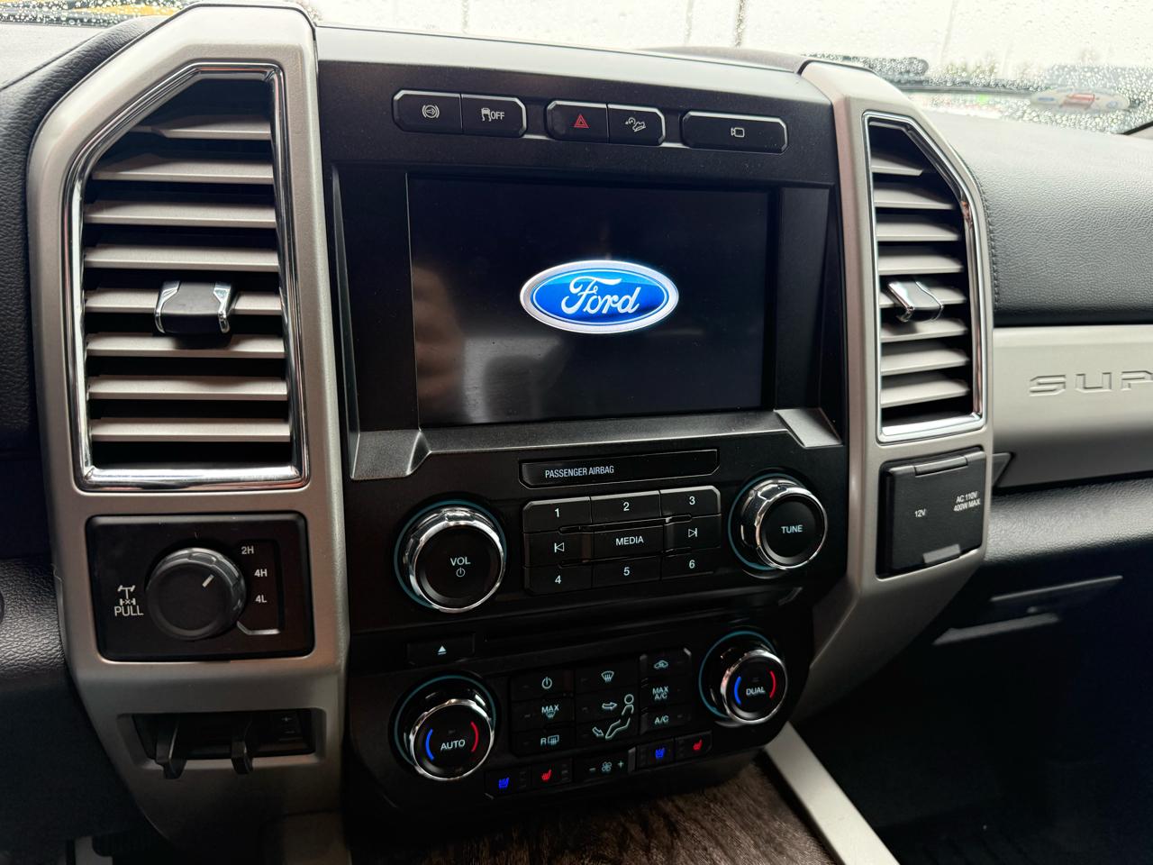 Ford Super Duty F-250 SRW Lariat 4WD Crew Cab 6.75' Box 2017