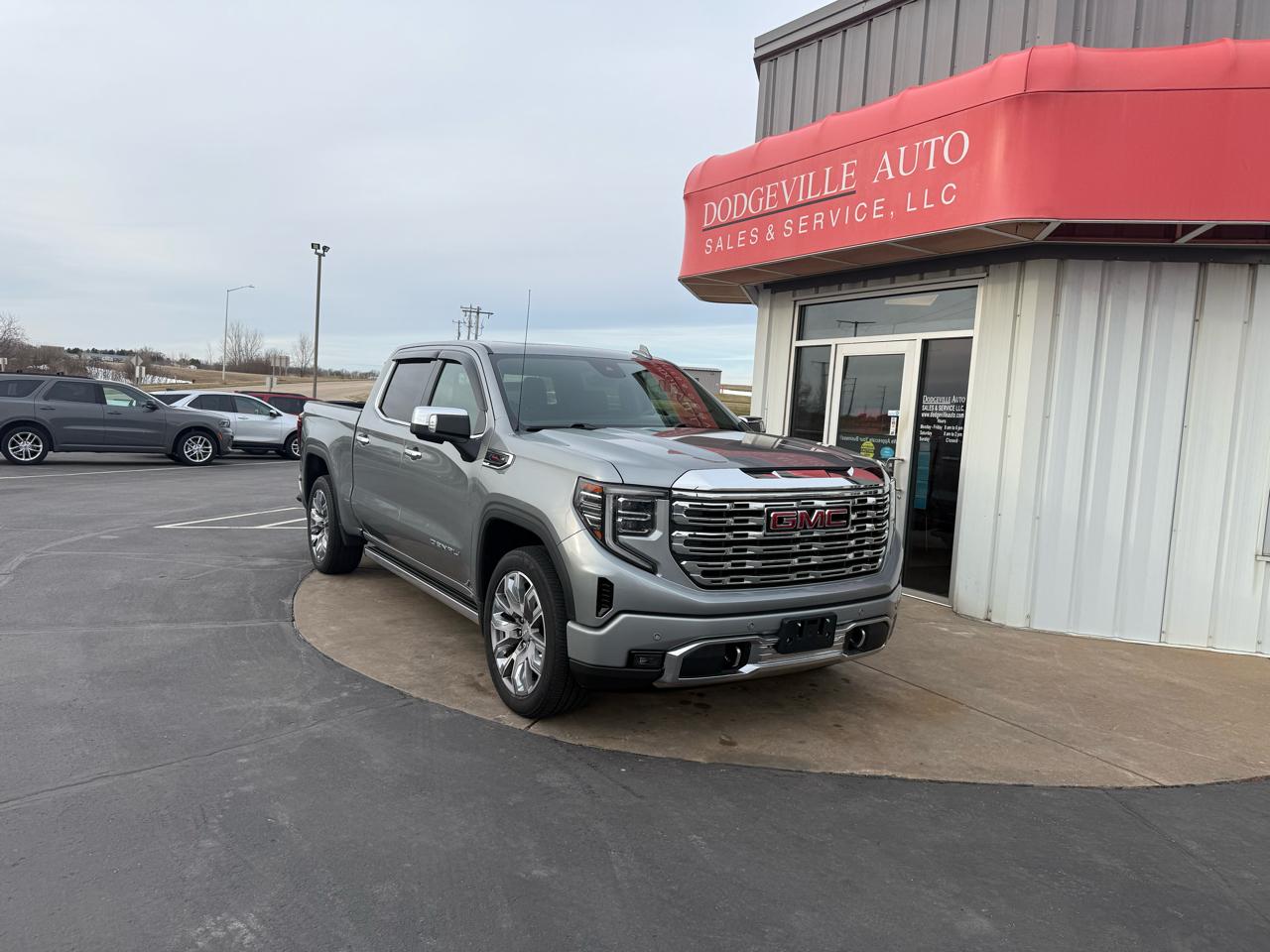 GMC Sierra 1500 4WD Crew Cab 147" Denali 2023