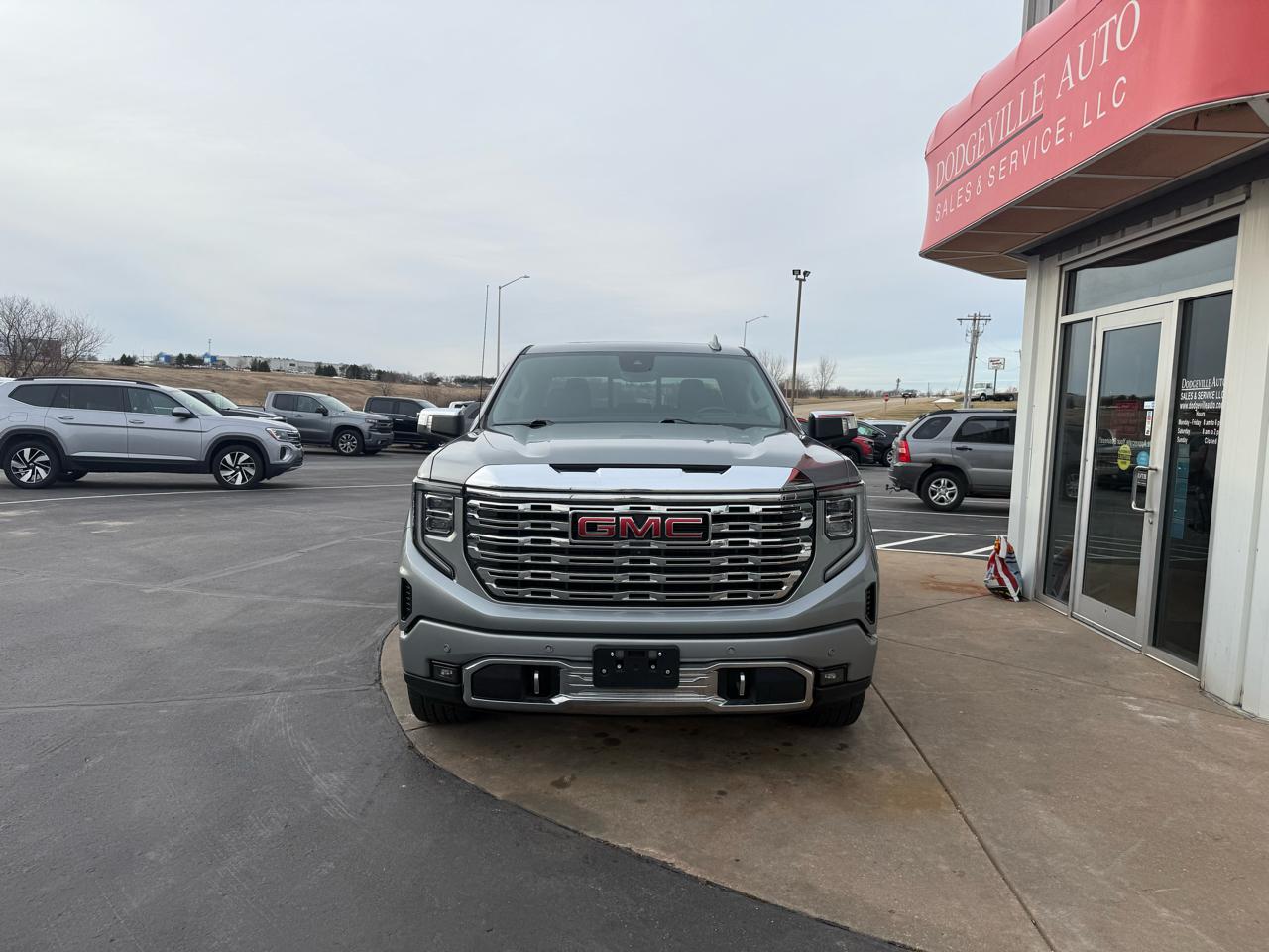 GMC Sierra 1500 4WD Crew Cab 147" Denali 2023