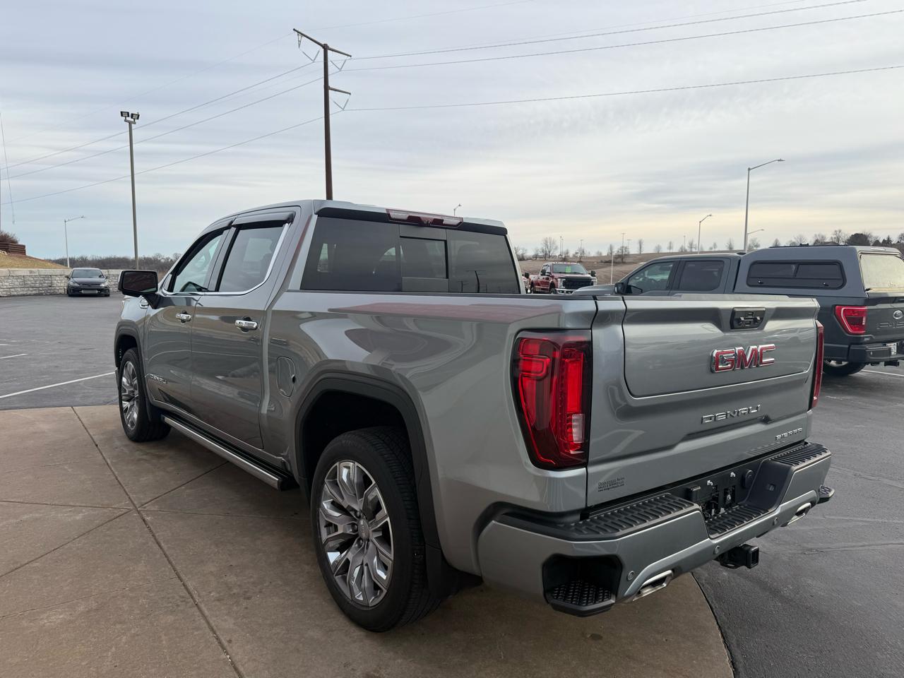 GMC Sierra 1500 4WD Crew Cab 147" Denali 2023