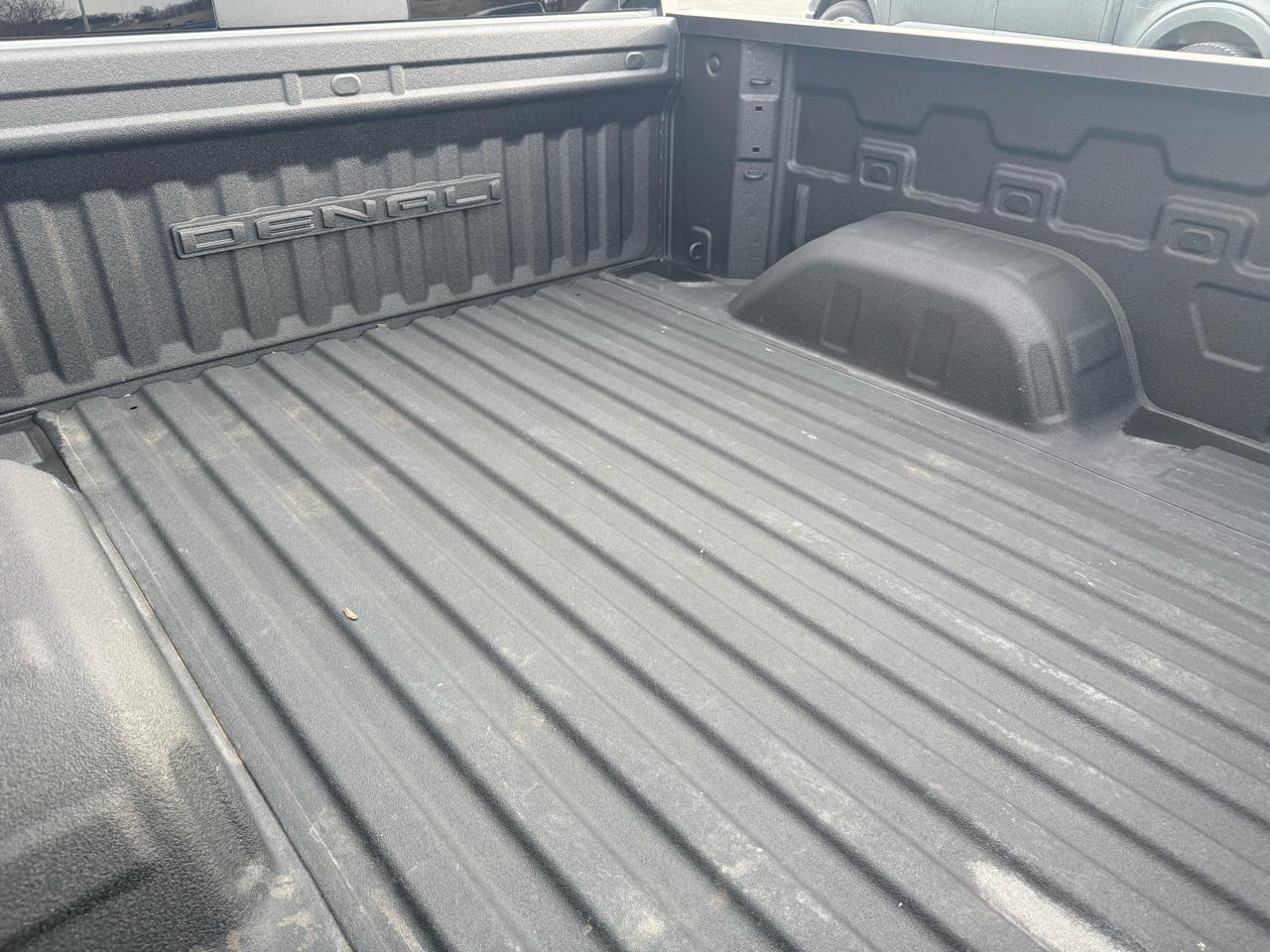 GMC Sierra 1500 4WD Crew Cab 147" Denali 2023