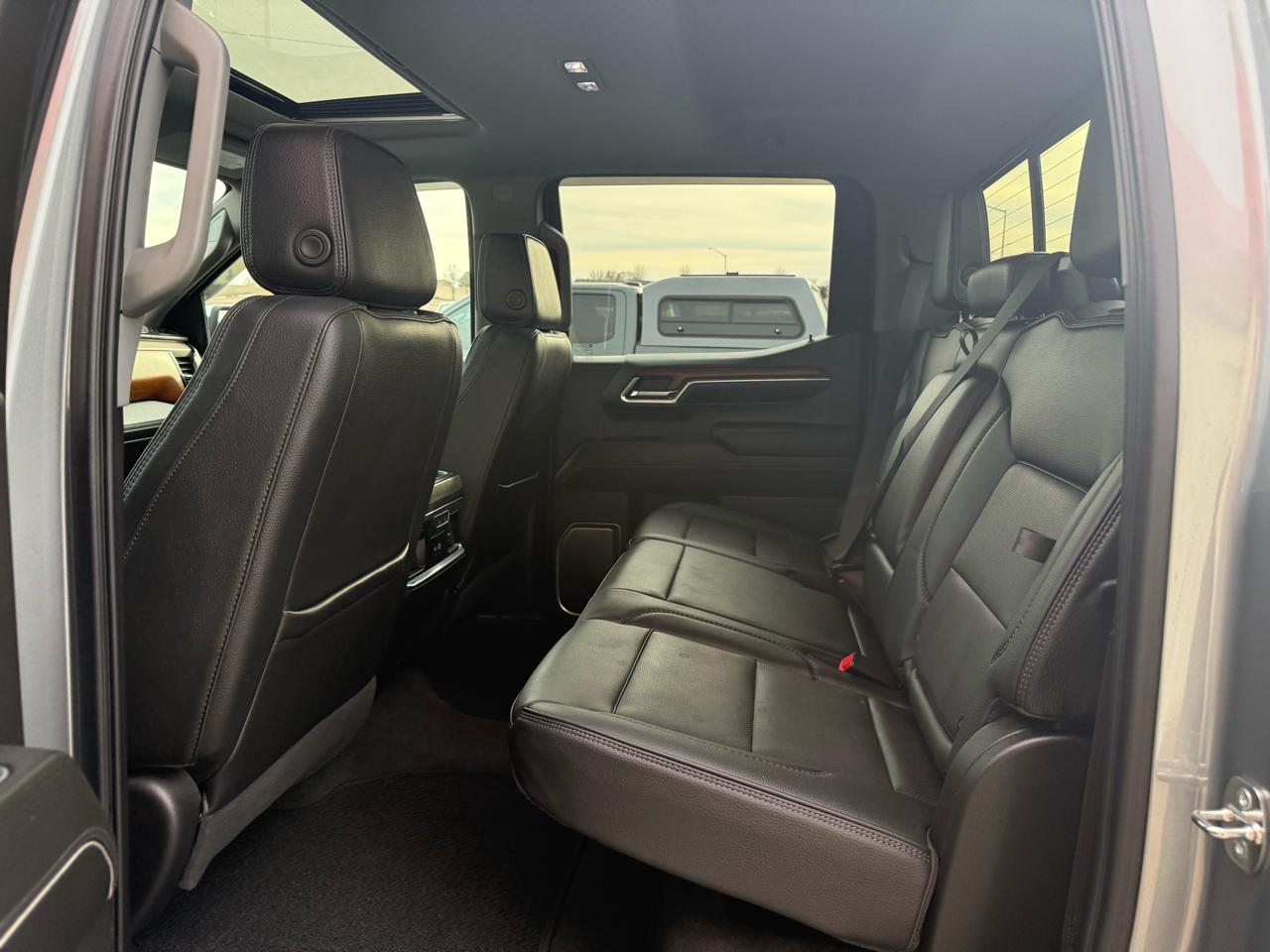 GMC Sierra 1500 4WD Crew Cab 147" Denali 2023