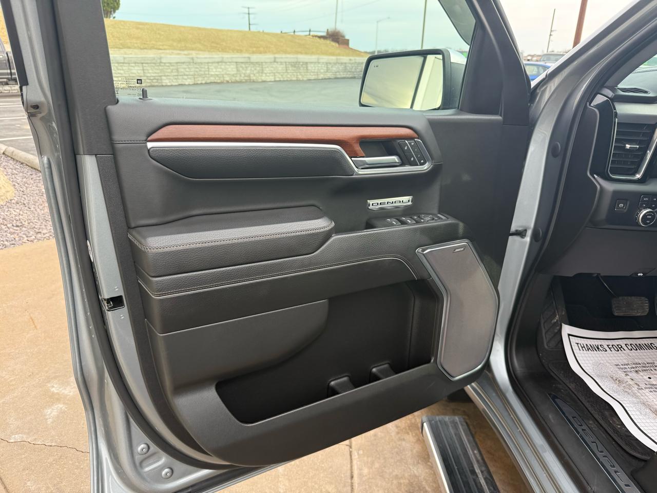 GMC Sierra 1500 4WD Crew Cab 147" Denali 2023