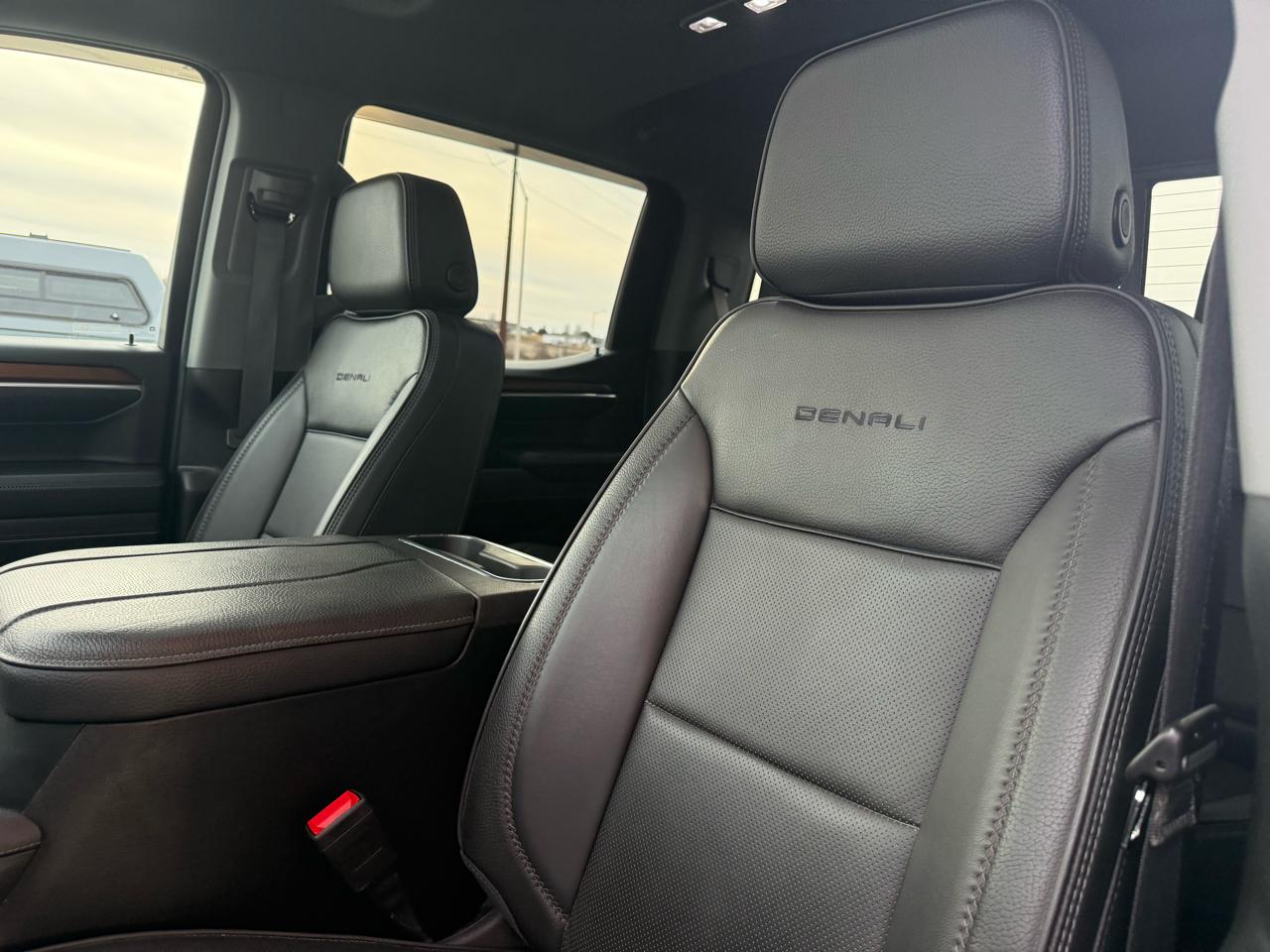 GMC Sierra 1500 4WD Crew Cab 147" Denali 2023