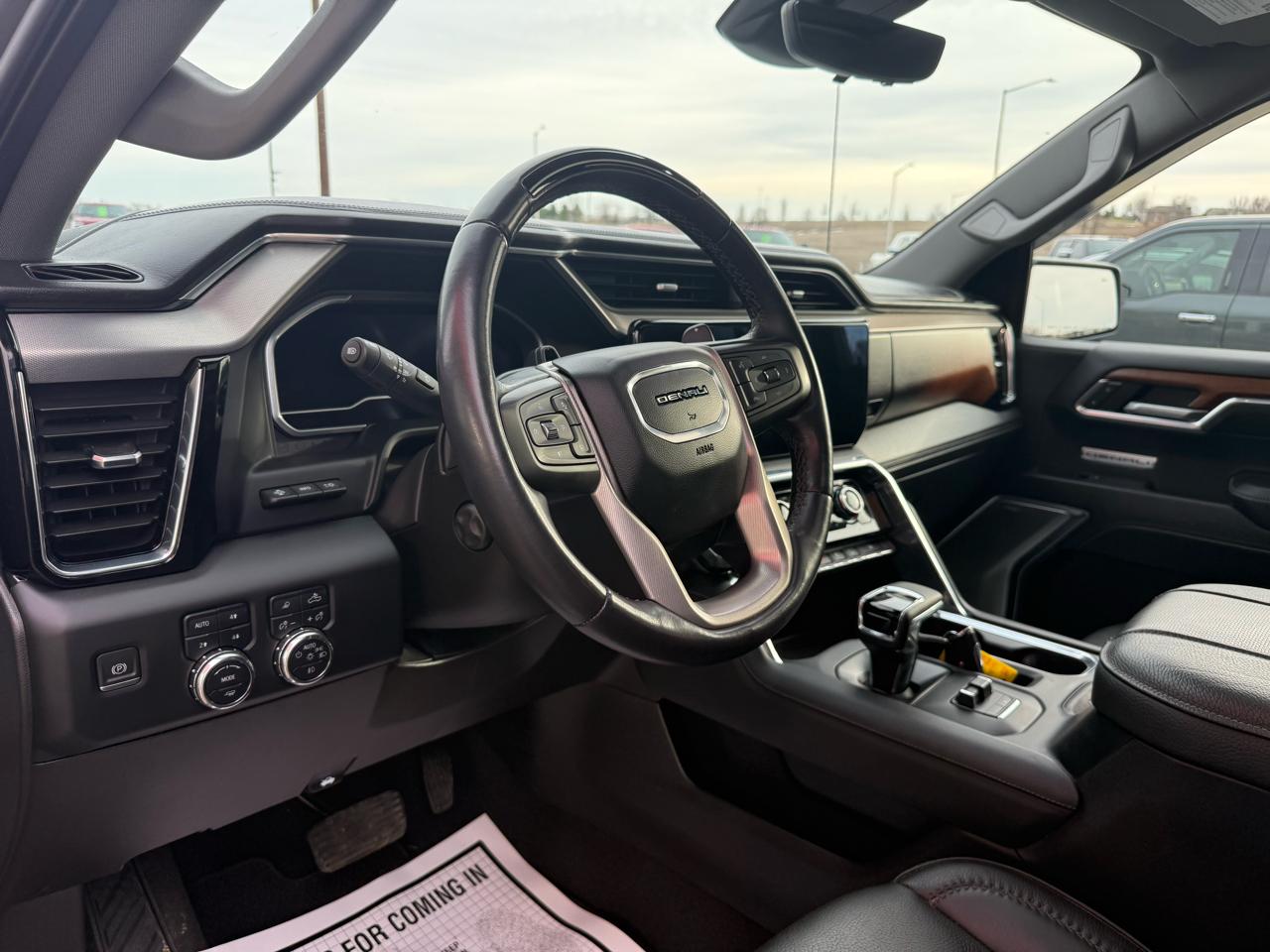 GMC Sierra 1500 4WD Crew Cab 147" Denali 2023