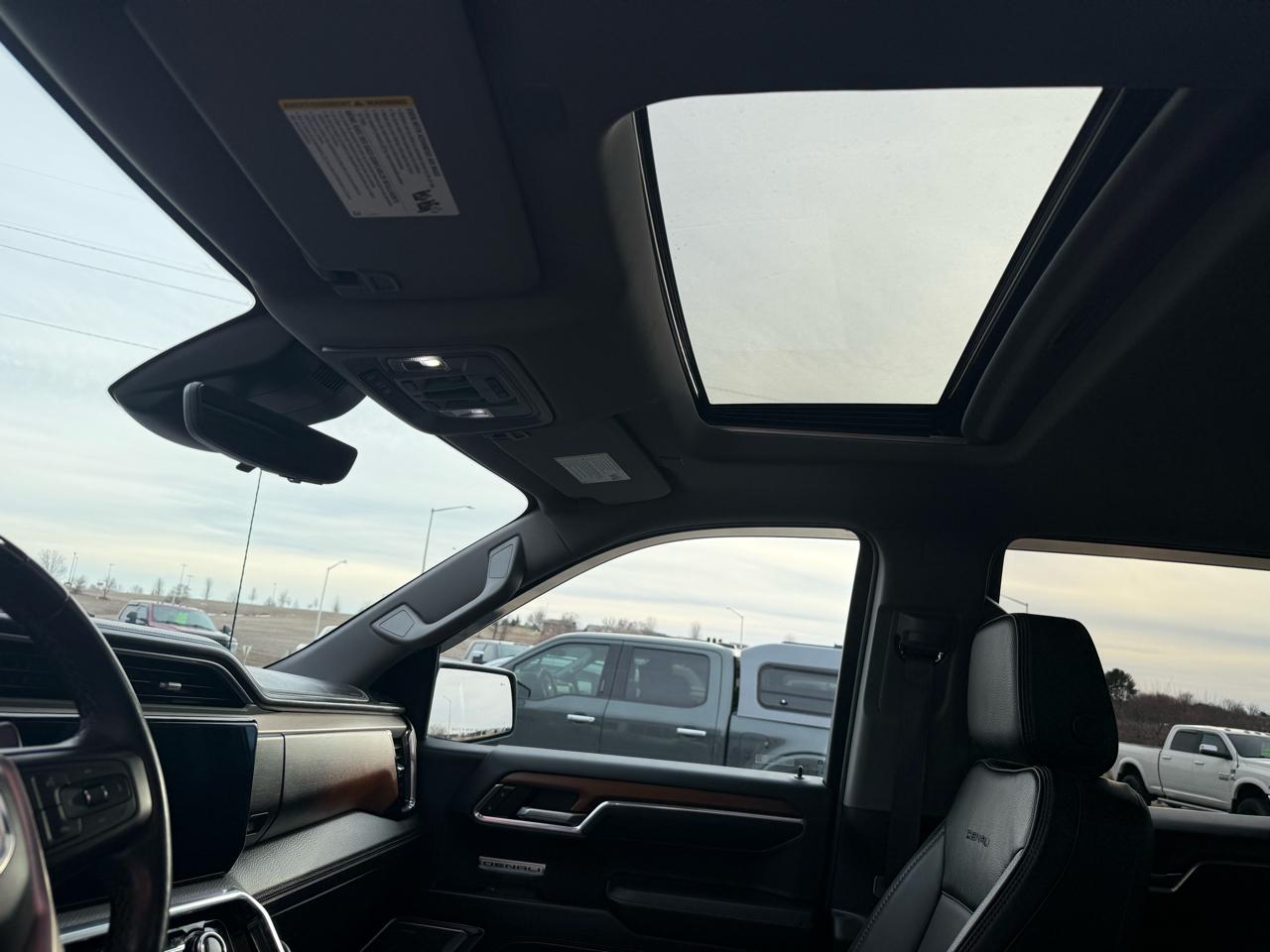 GMC Sierra 1500 4WD Crew Cab 147" Denali 2023