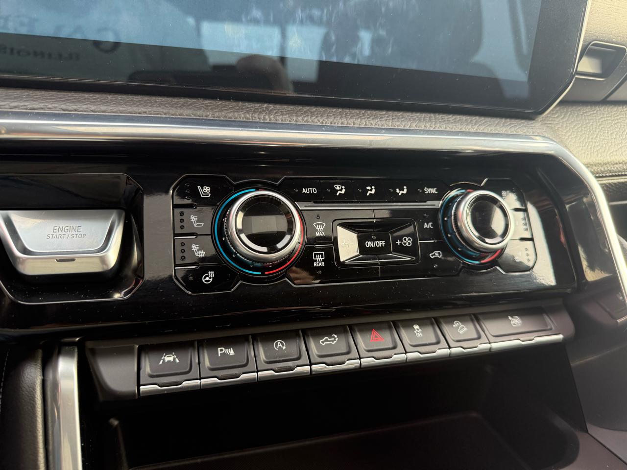 GMC Sierra 1500 4WD Crew Cab 147" Denali 2023