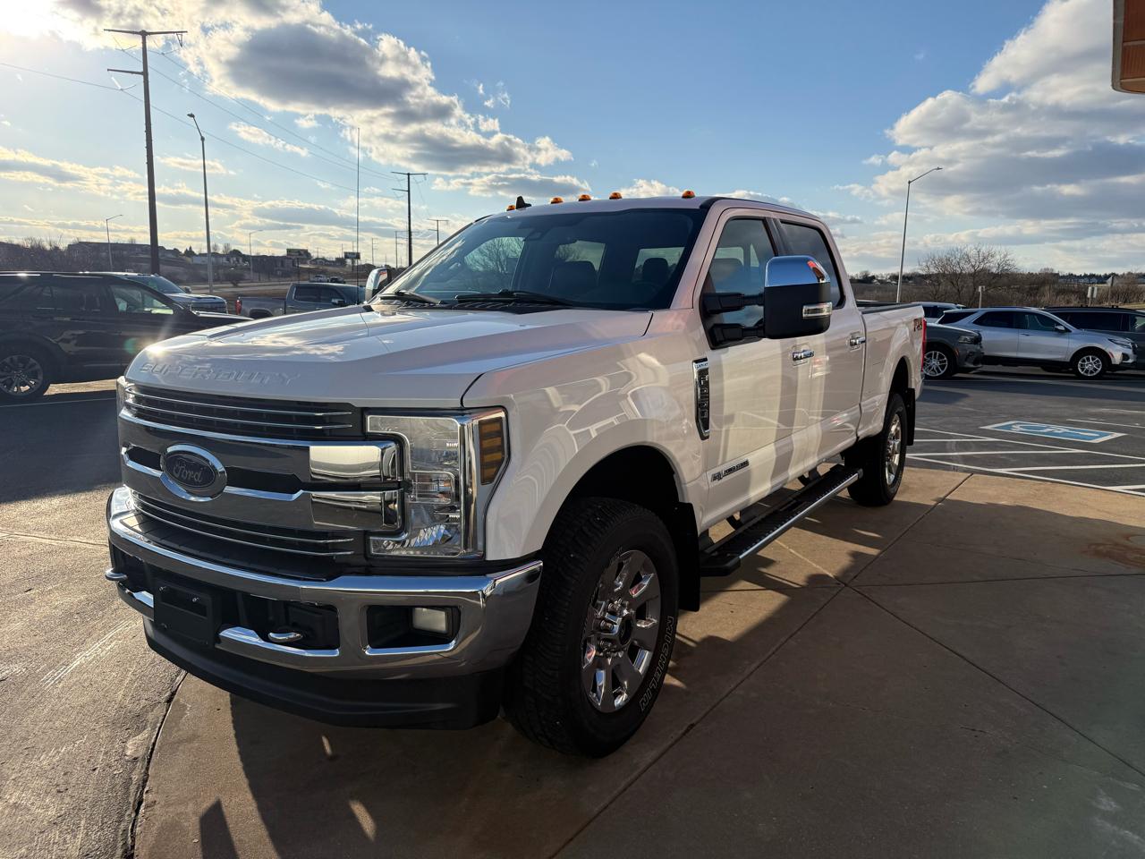 Ford Super Duty F-250 SRW Lariat 4WD Crew Cab 6.75' Box 2019