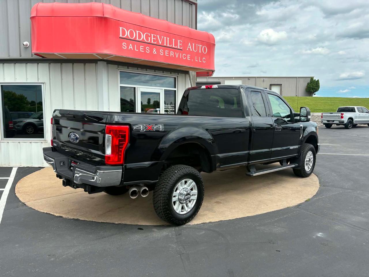 Ford Super Duty F-350 SRW XLT 4WD SuperCab 8' Box 2017