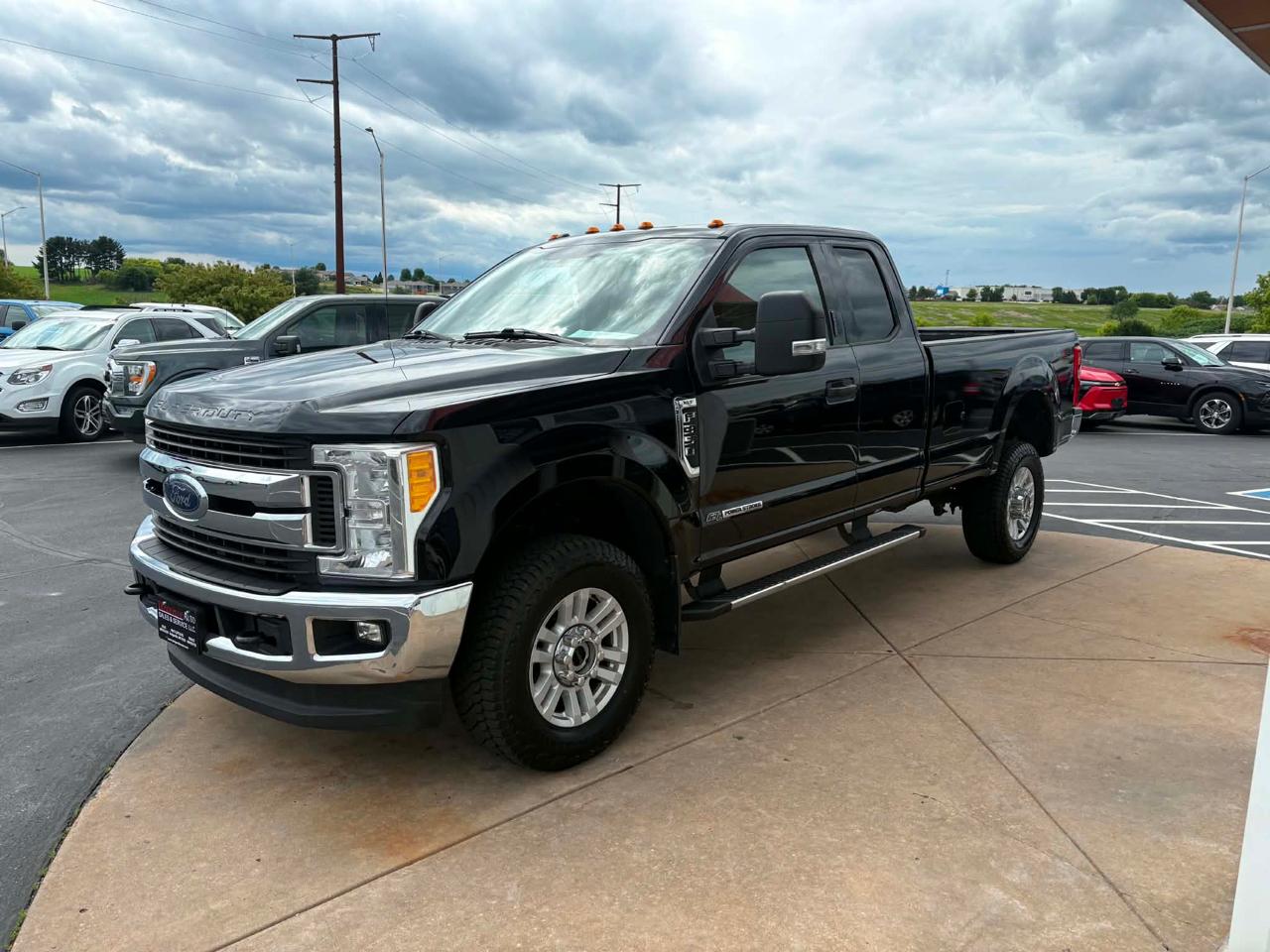 Ford Super Duty F-350 SRW XLT 4WD SuperCab 8' Box 2017