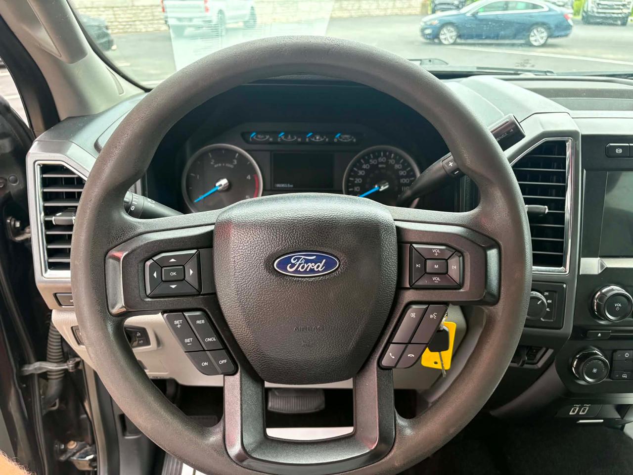 Ford Super Duty F-350 SRW XLT 4WD SuperCab 8' Box 2017