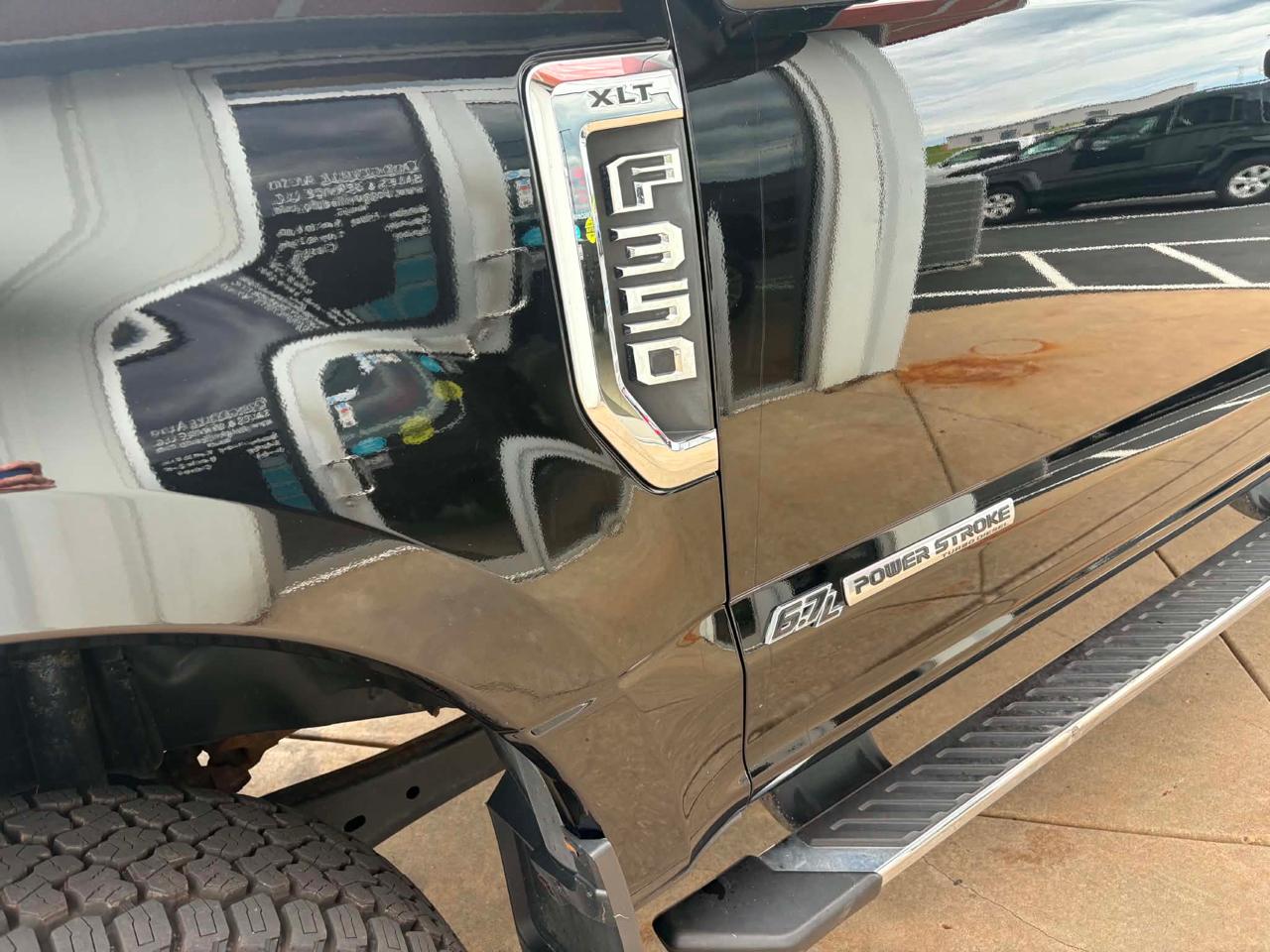 Ford Super Duty F-350 SRW XLT 4WD SuperCab 8' Box 2017