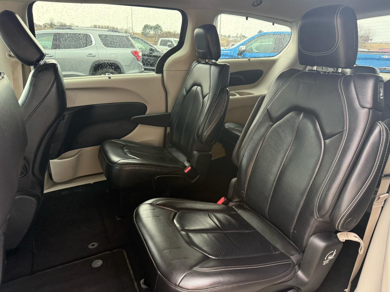 Chrysler Pacifica Touring L FWD 2022