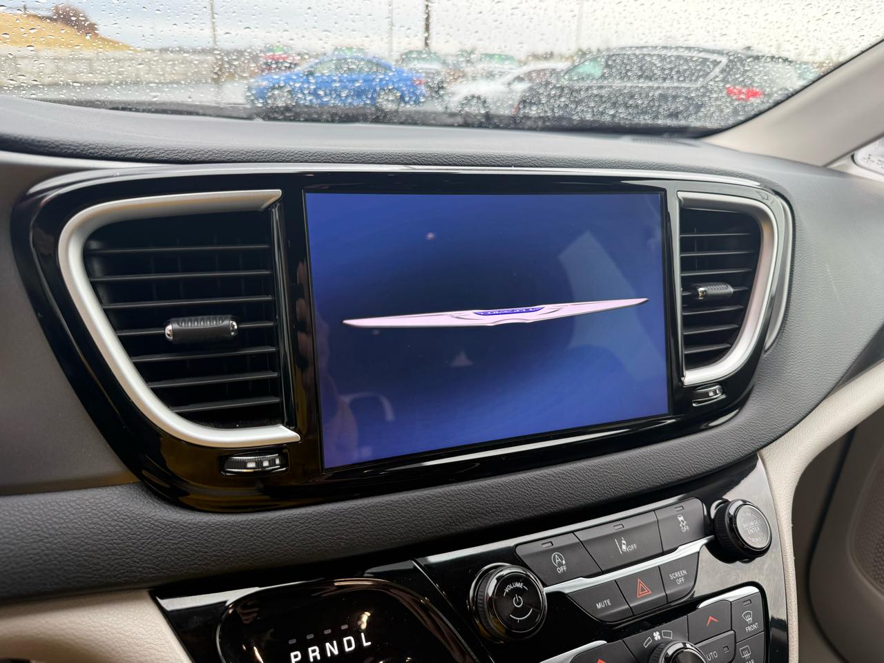 Chrysler Pacifica Touring L FWD 2022