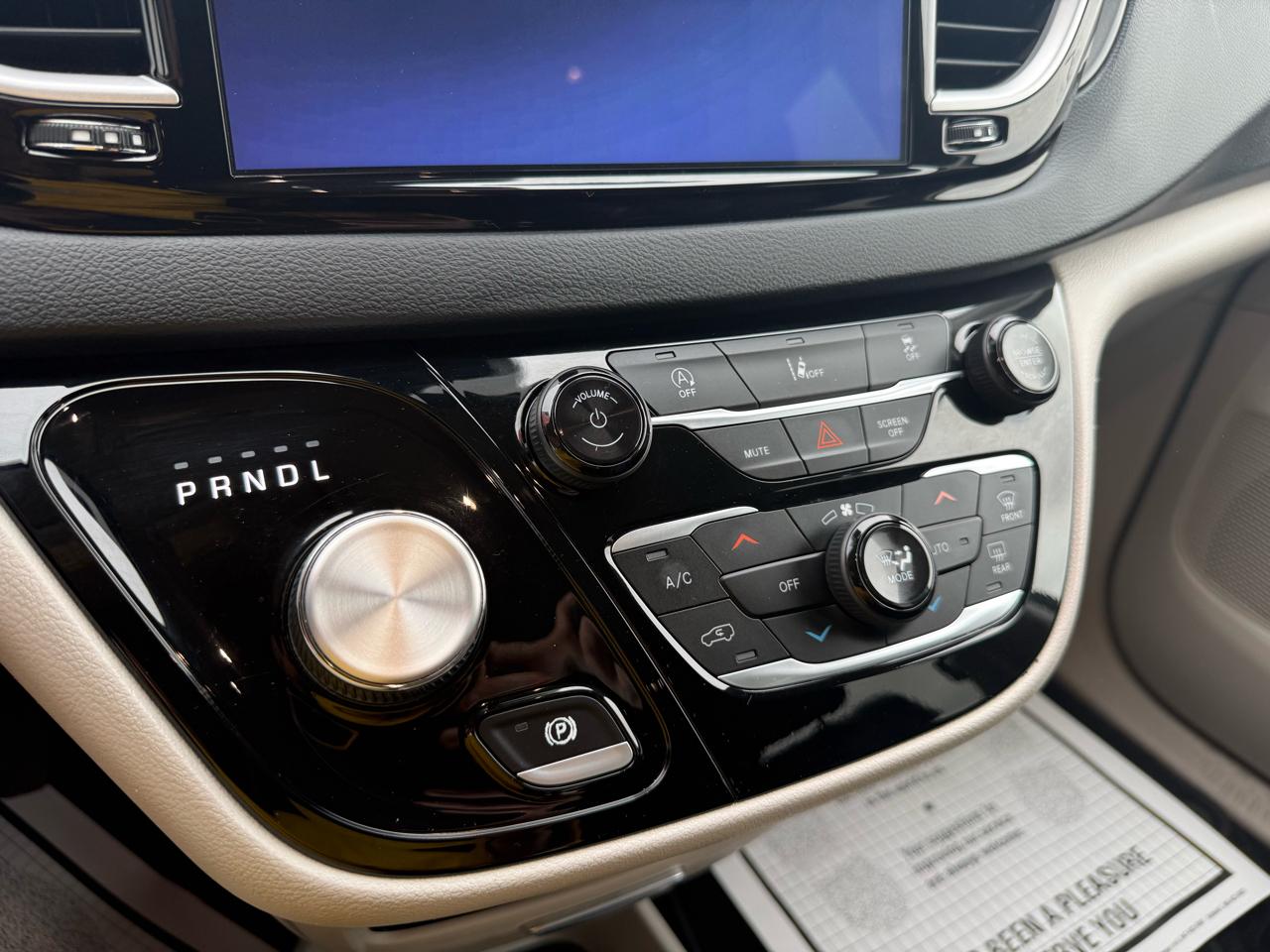 Chrysler Pacifica Touring L FWD 2022