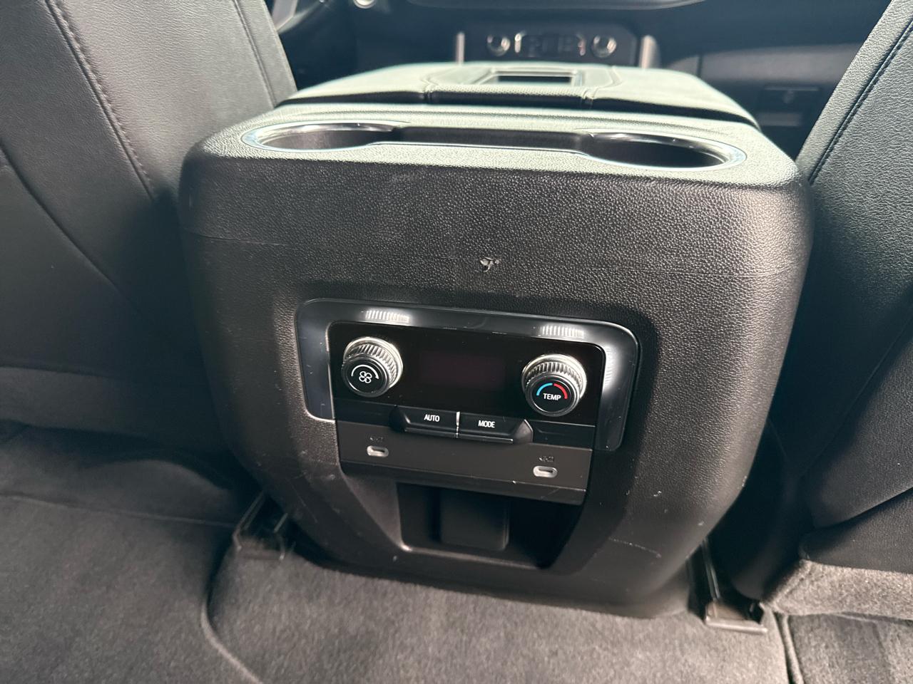 GMC Yukon XL 4WD 4dr SLT 2023
