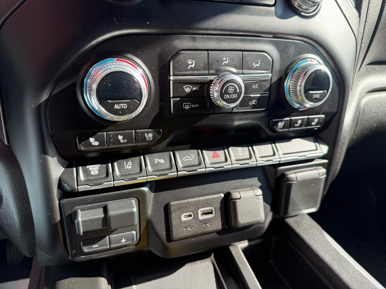 GMC Sierra 3500HD 4WD Crew Cab 159" AT4 2023